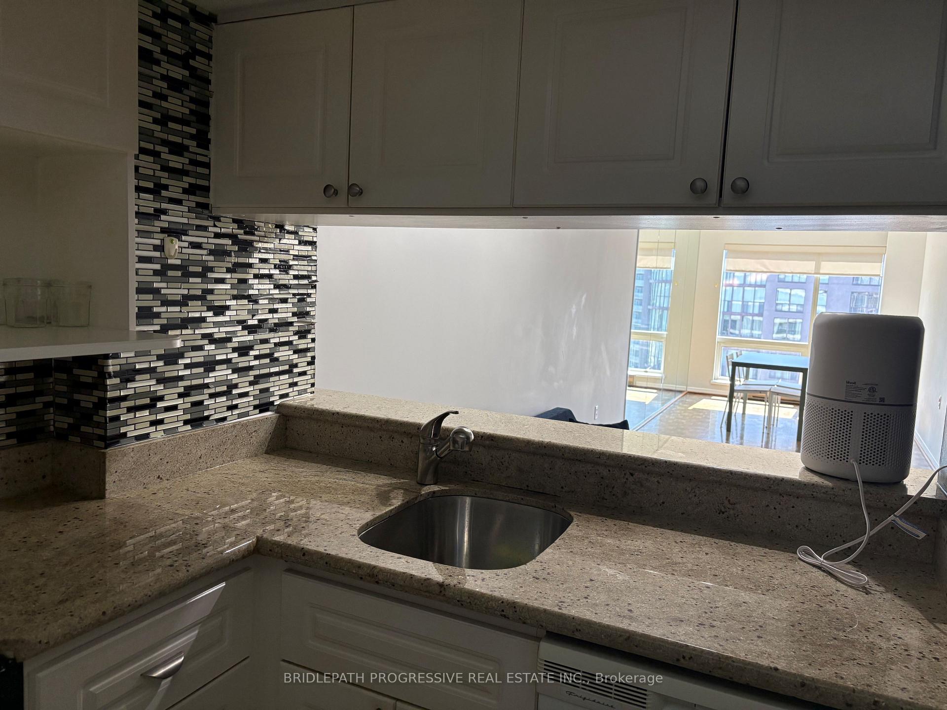 Photo 3 of Unit 2410, 1001 Bay Street E, Toronto, Bay Street Corridor — HOMEH
