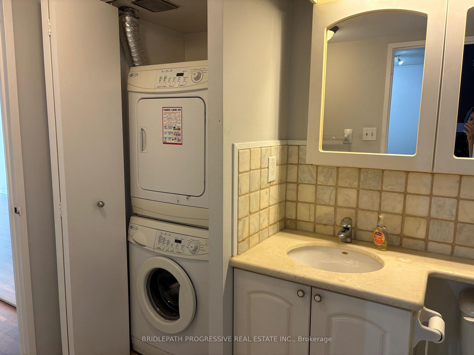 Photo 9 of Unit 2410, 1001 Bay Street E, Toronto, Bay Street Corridor — HOMEH