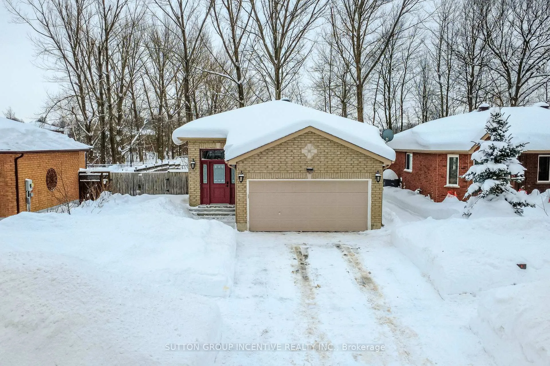 Photo 2 of 923 Ottawa Street, Midland — HOMEH