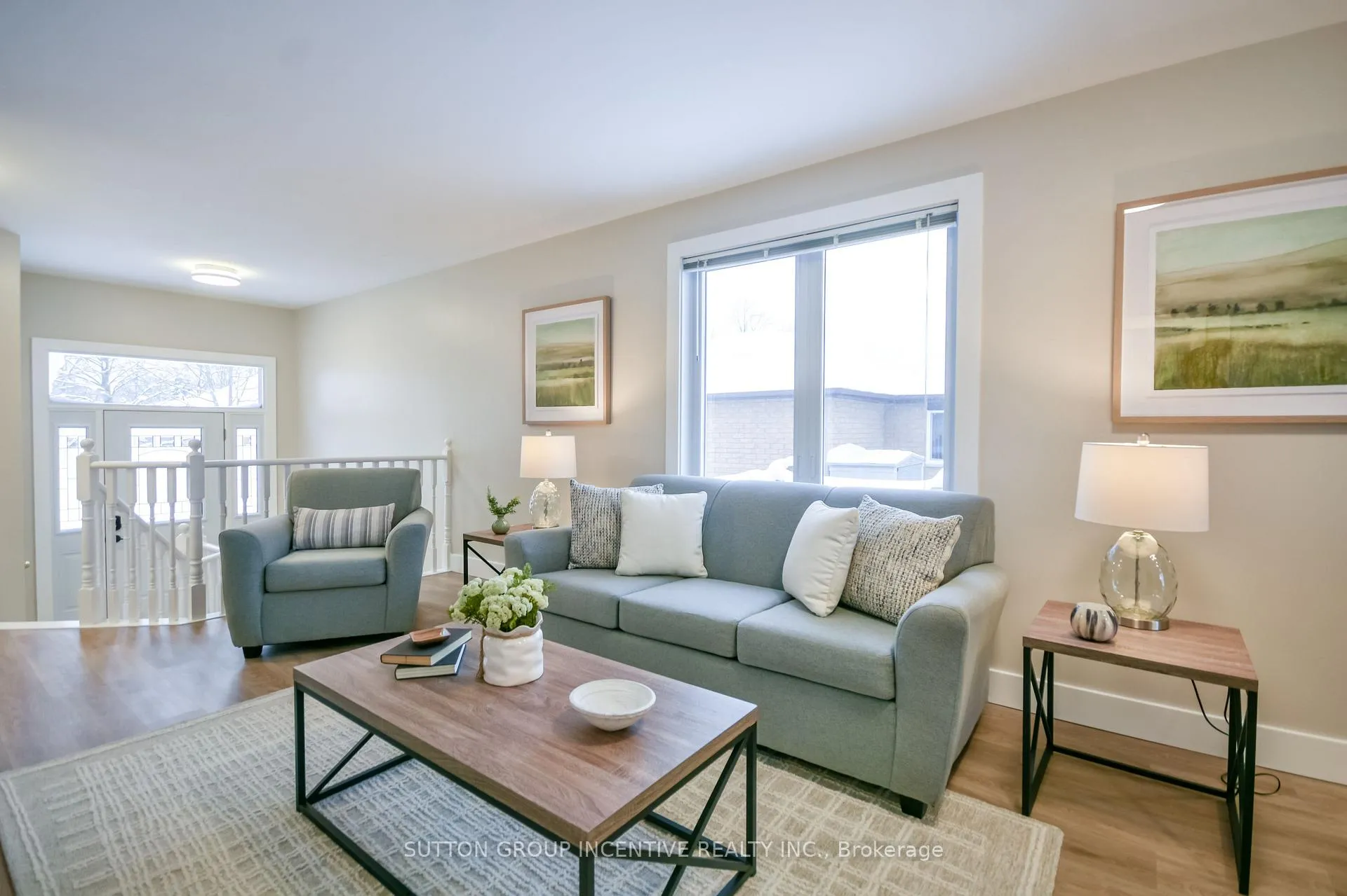 Photo 3 of 923 Ottawa Street, Midland — HOMEH