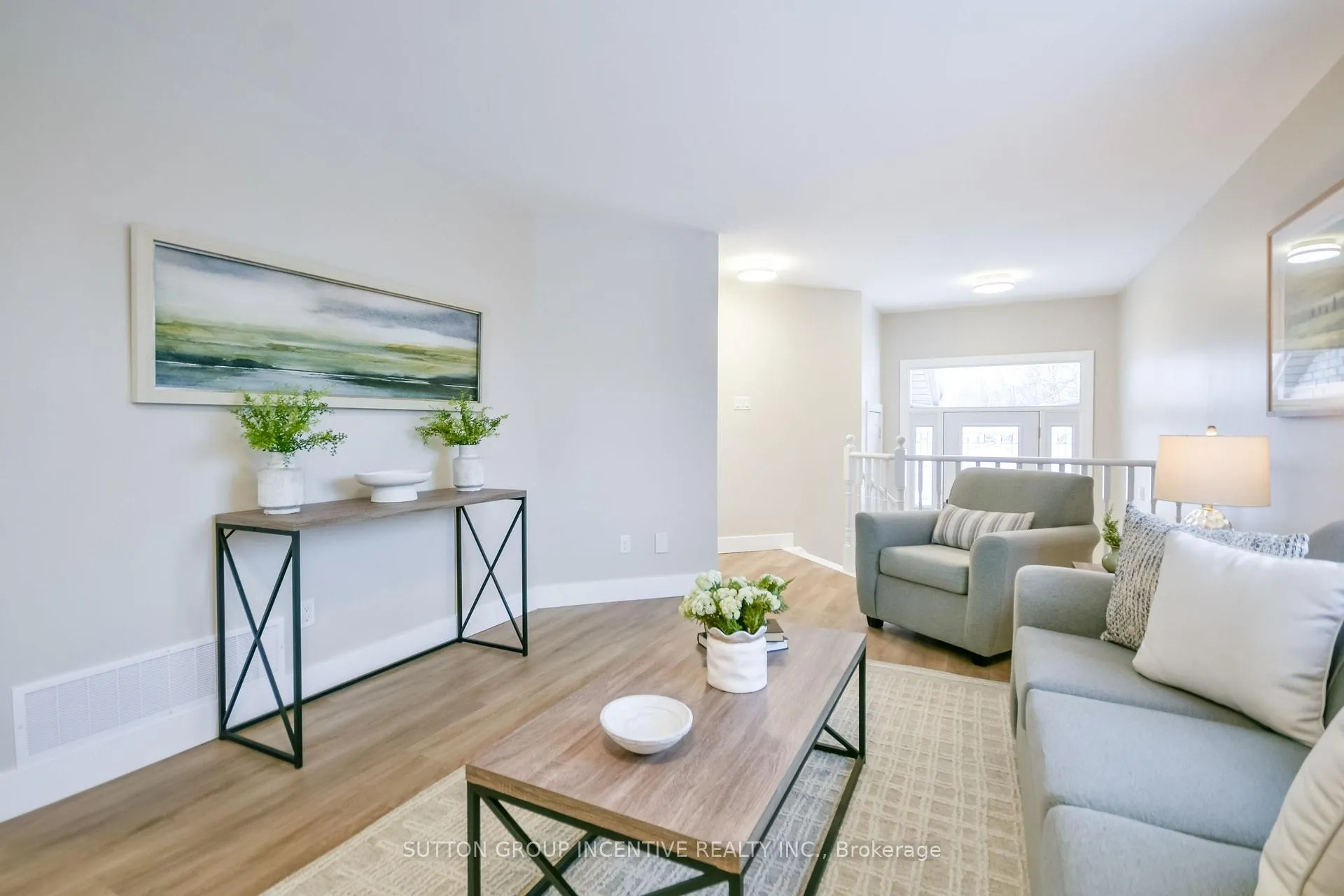 Photo 4 of 923 Ottawa Street, Midland — HOMEH