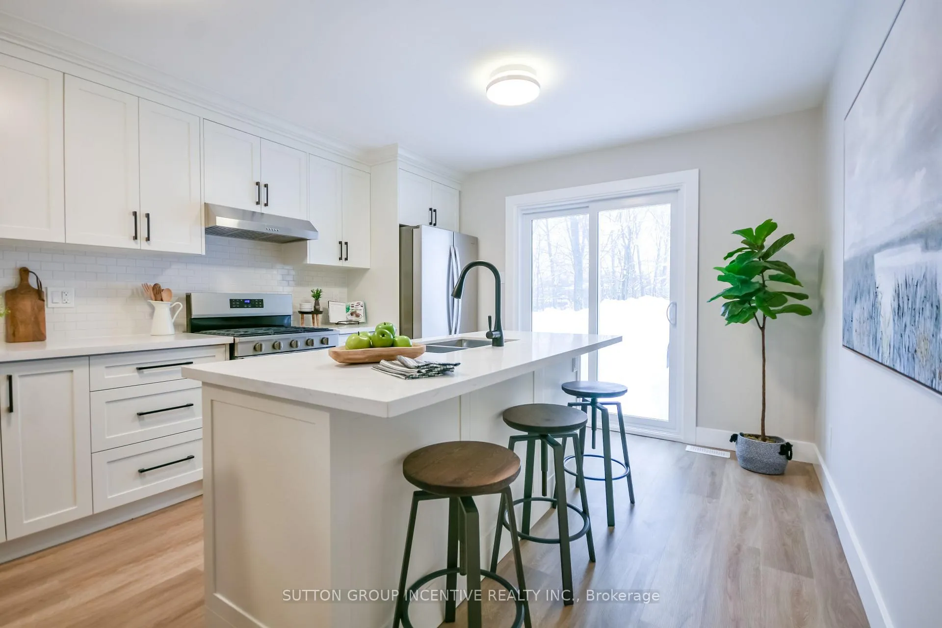 Photo 7 of 923 Ottawa Street, Midland — HOMEH