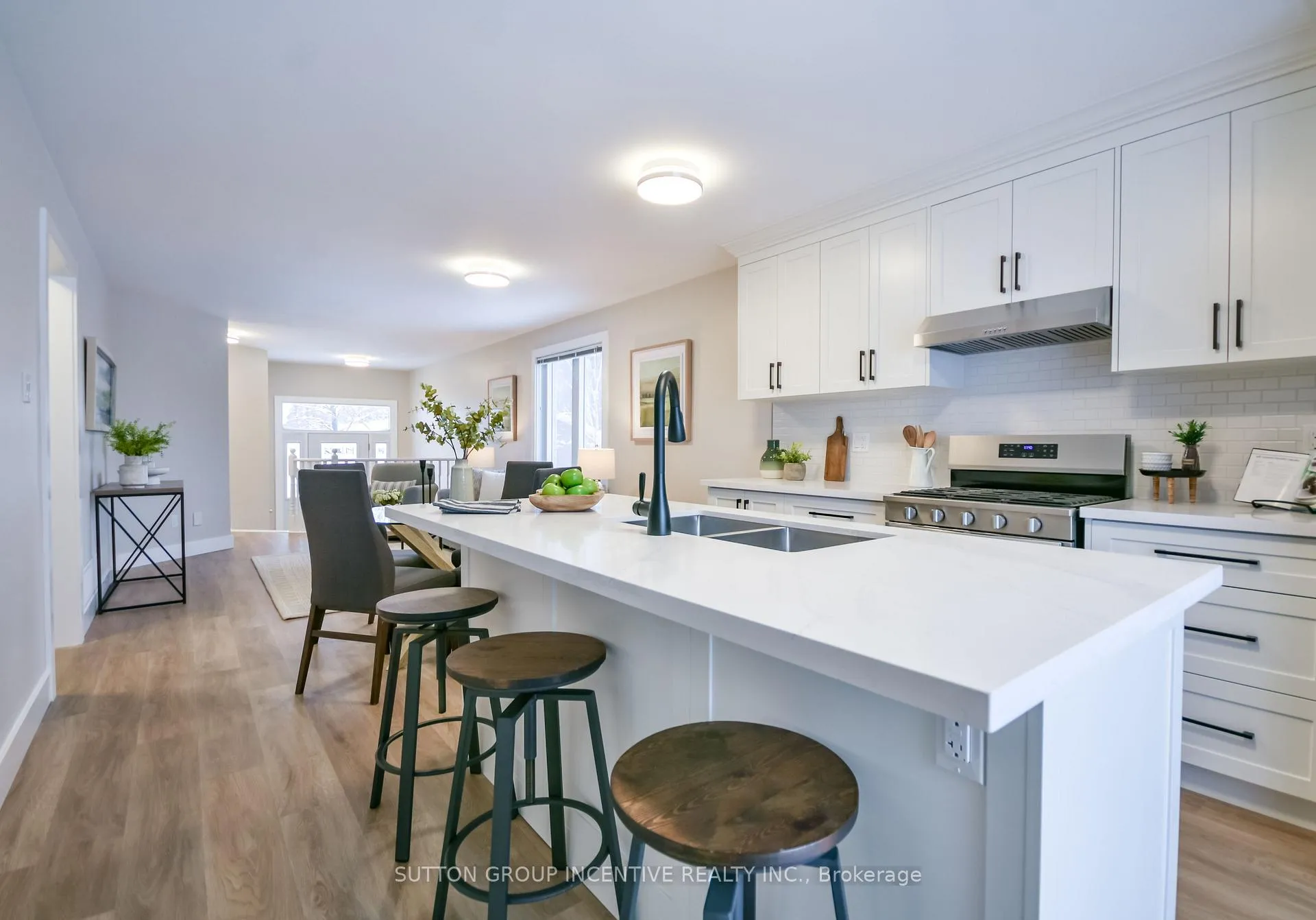 Photo 8 of 923 Ottawa Street, Midland — HOMEH