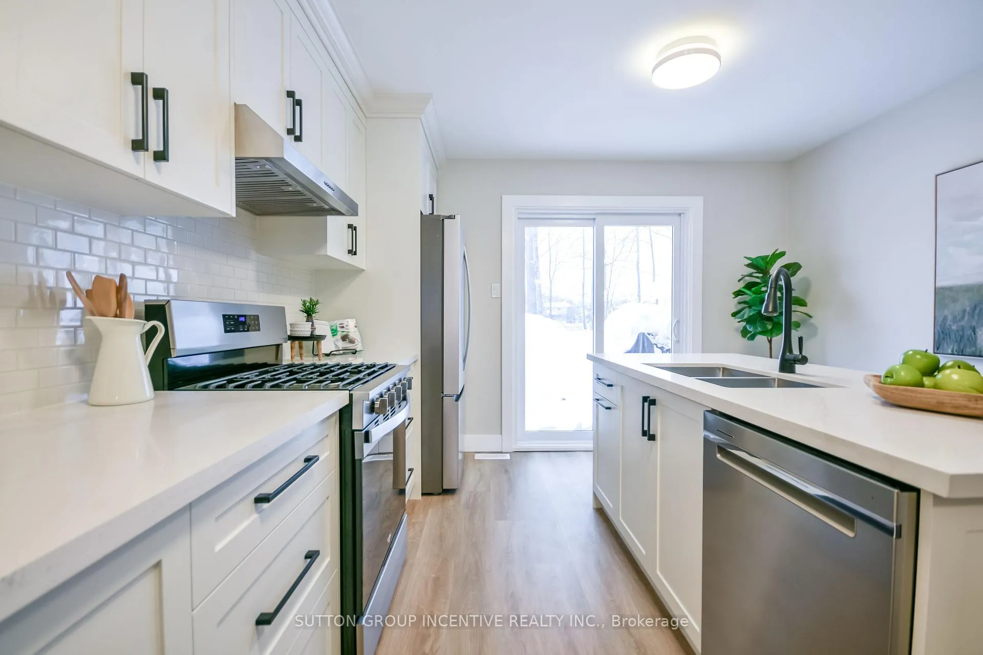 Photo 10 of 923 Ottawa Street, Midland — HOMEH