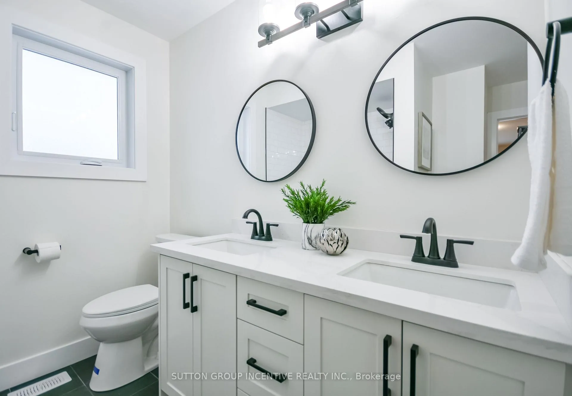 Photo 15 of 923 Ottawa Street, Midland — HOMEH