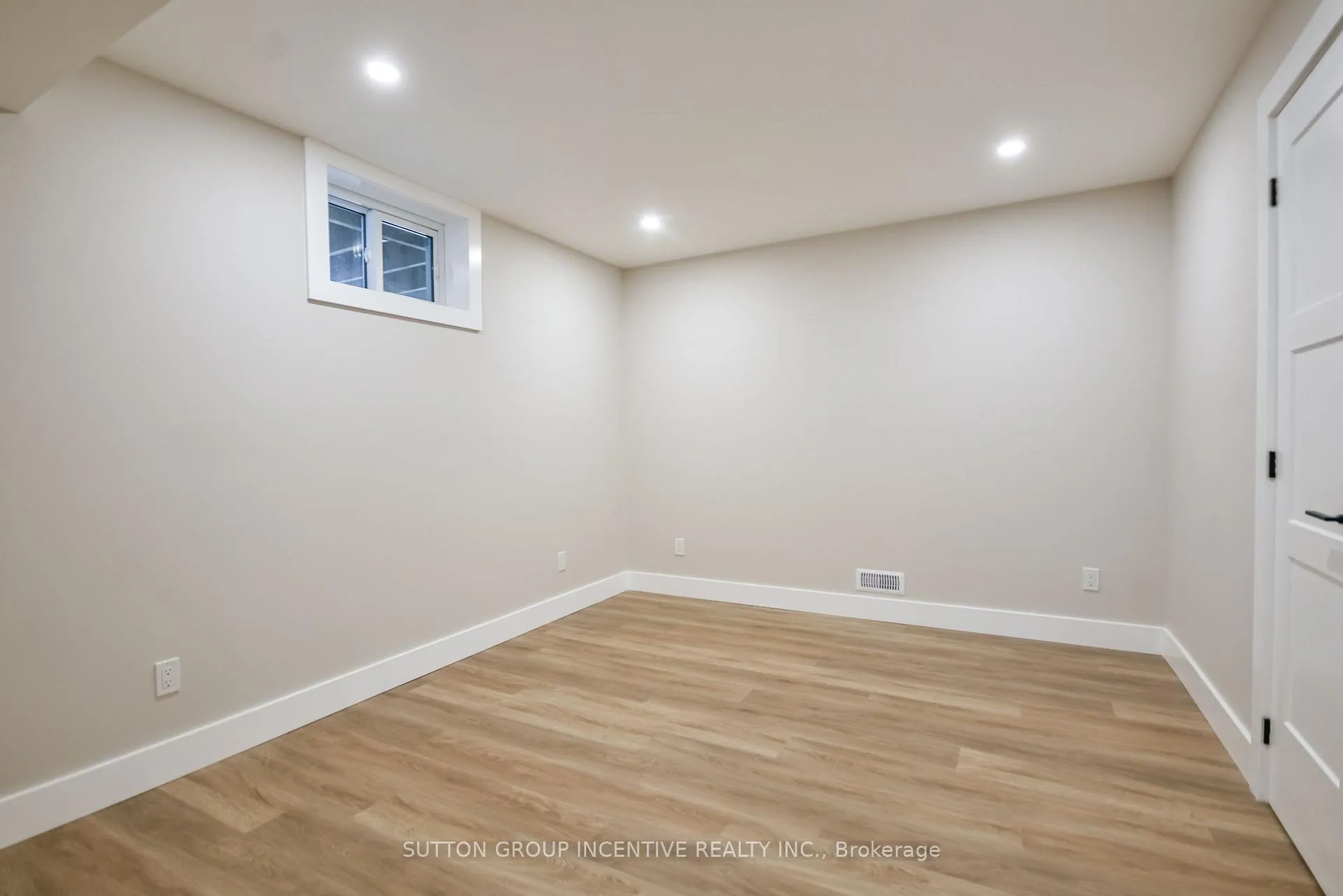 Photo 30 of 923 Ottawa Street, Midland — HOMEH