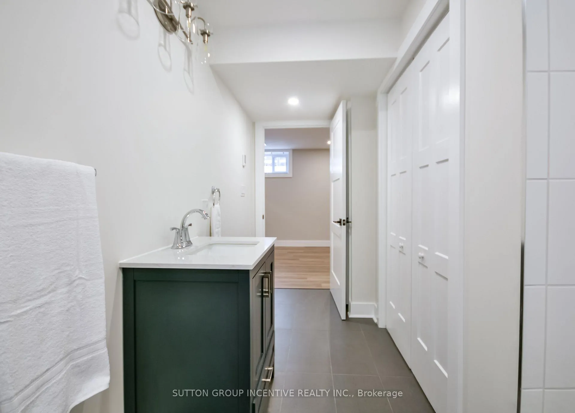 Photo 33 of 923 Ottawa Street, Midland — HOMEH