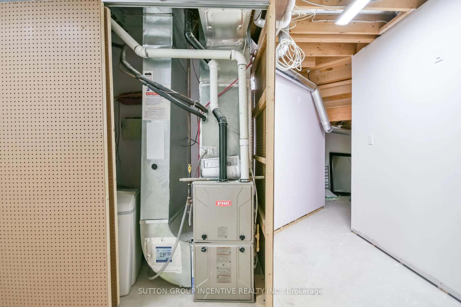 Photo 37 of 923 Ottawa Street, Midland — HOMEH