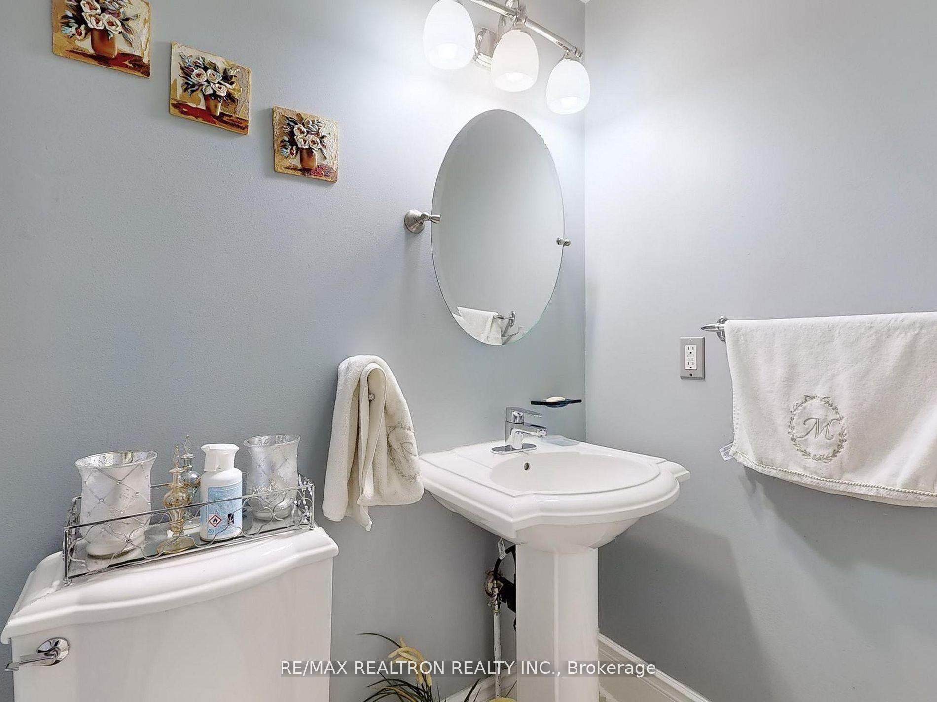 Photo 14 of 21 Watkins Glen Crescent, Aurora, Bayview Wellington — HOMEH