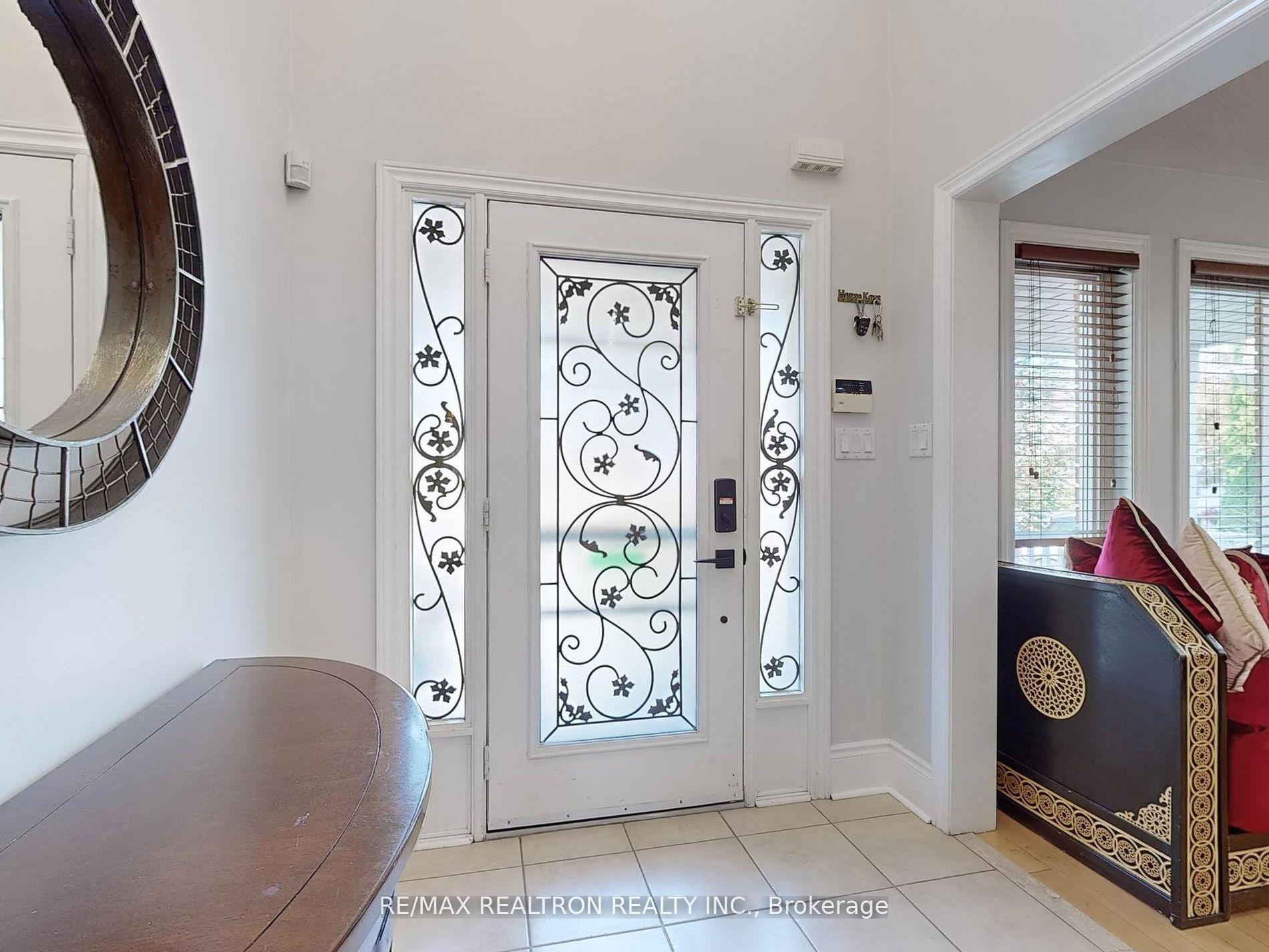 Photo 15 of 21 Watkins Glen Crescent, Aurora, Bayview Wellington — HOMEH