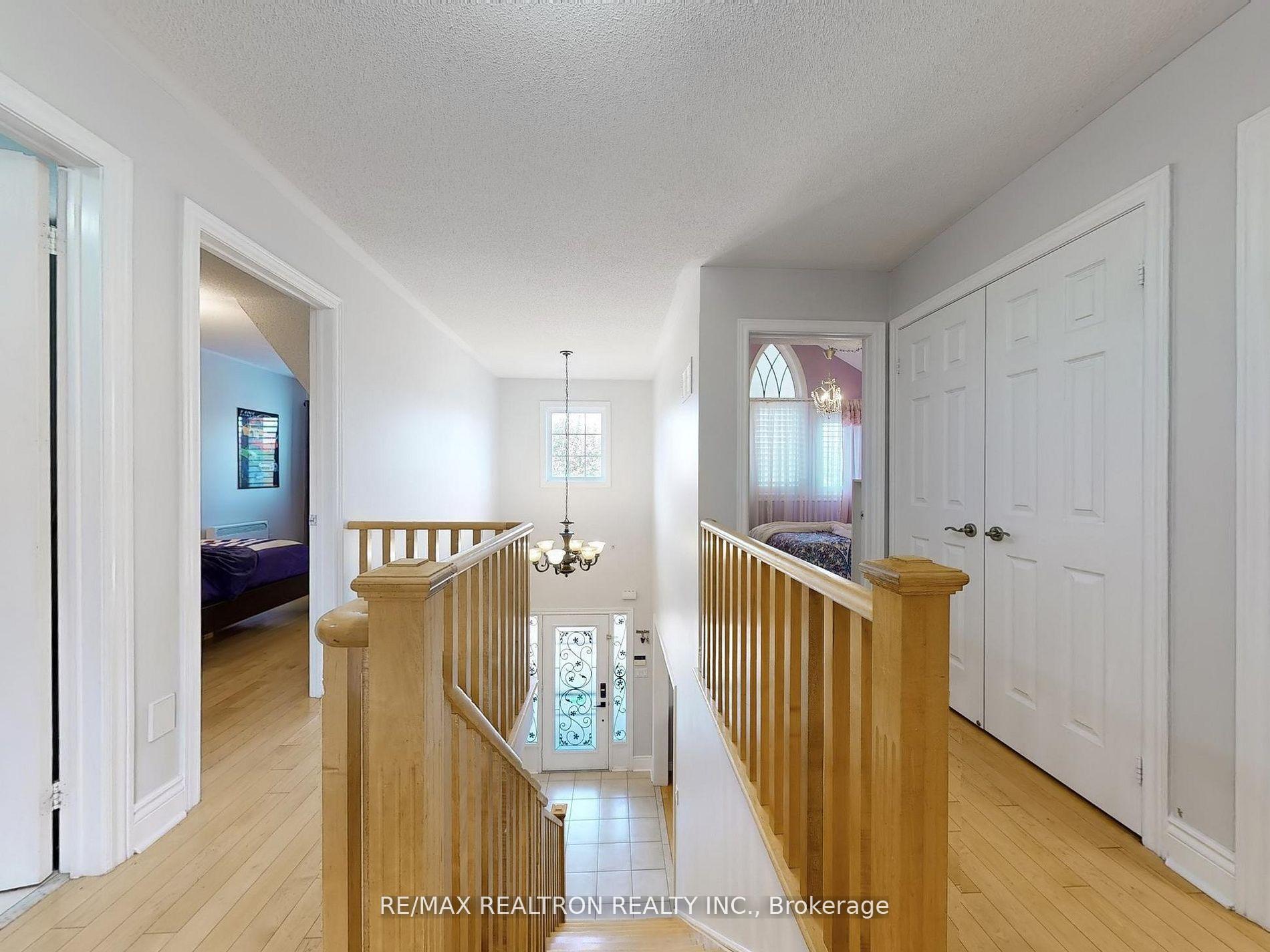 Photo 16 of 21 Watkins Glen Crescent, Aurora, Bayview Wellington — HOMEH