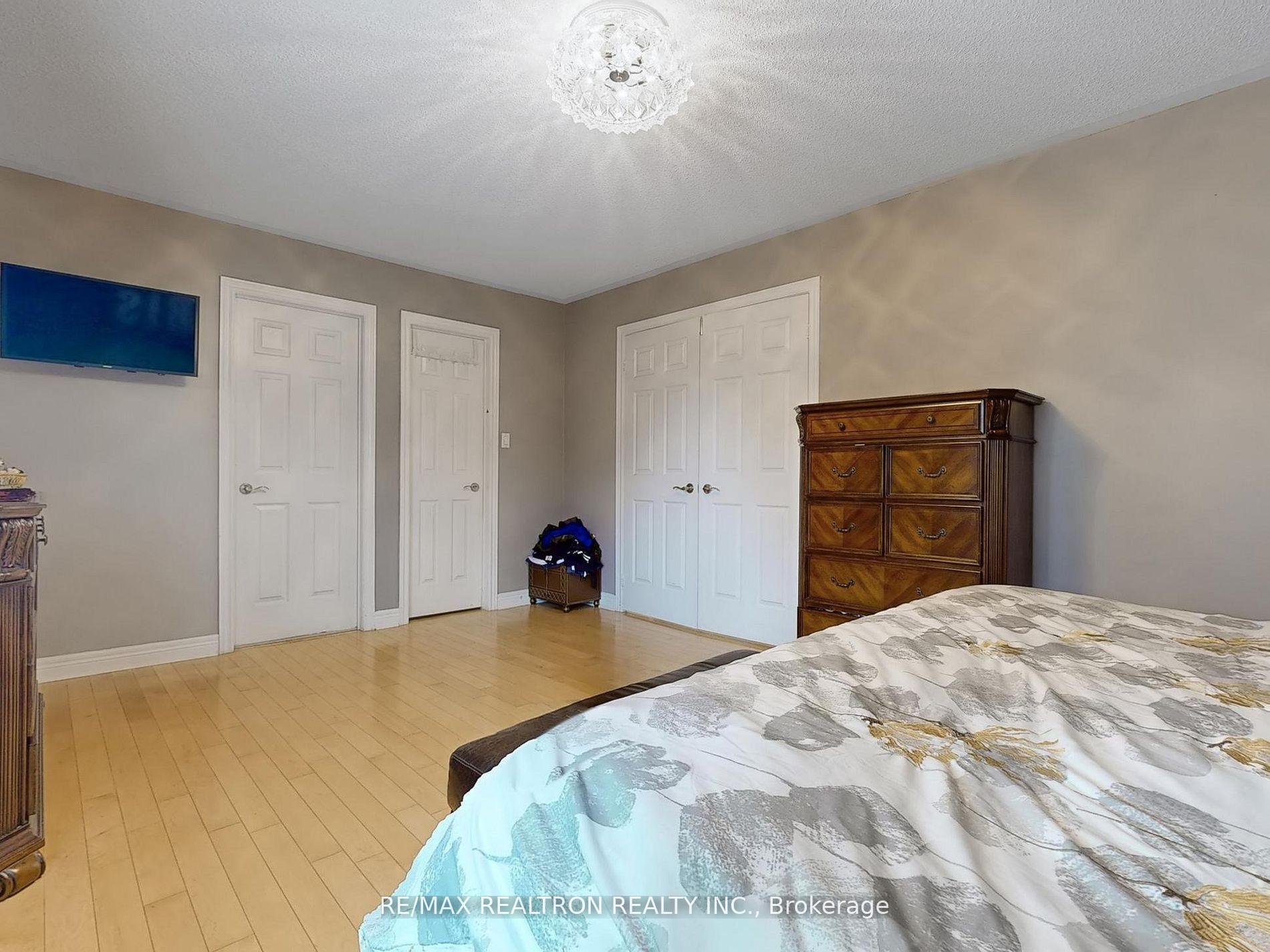 Photo 19 of 21 Watkins Glen Crescent, Aurora, Bayview Wellington — HOMEH