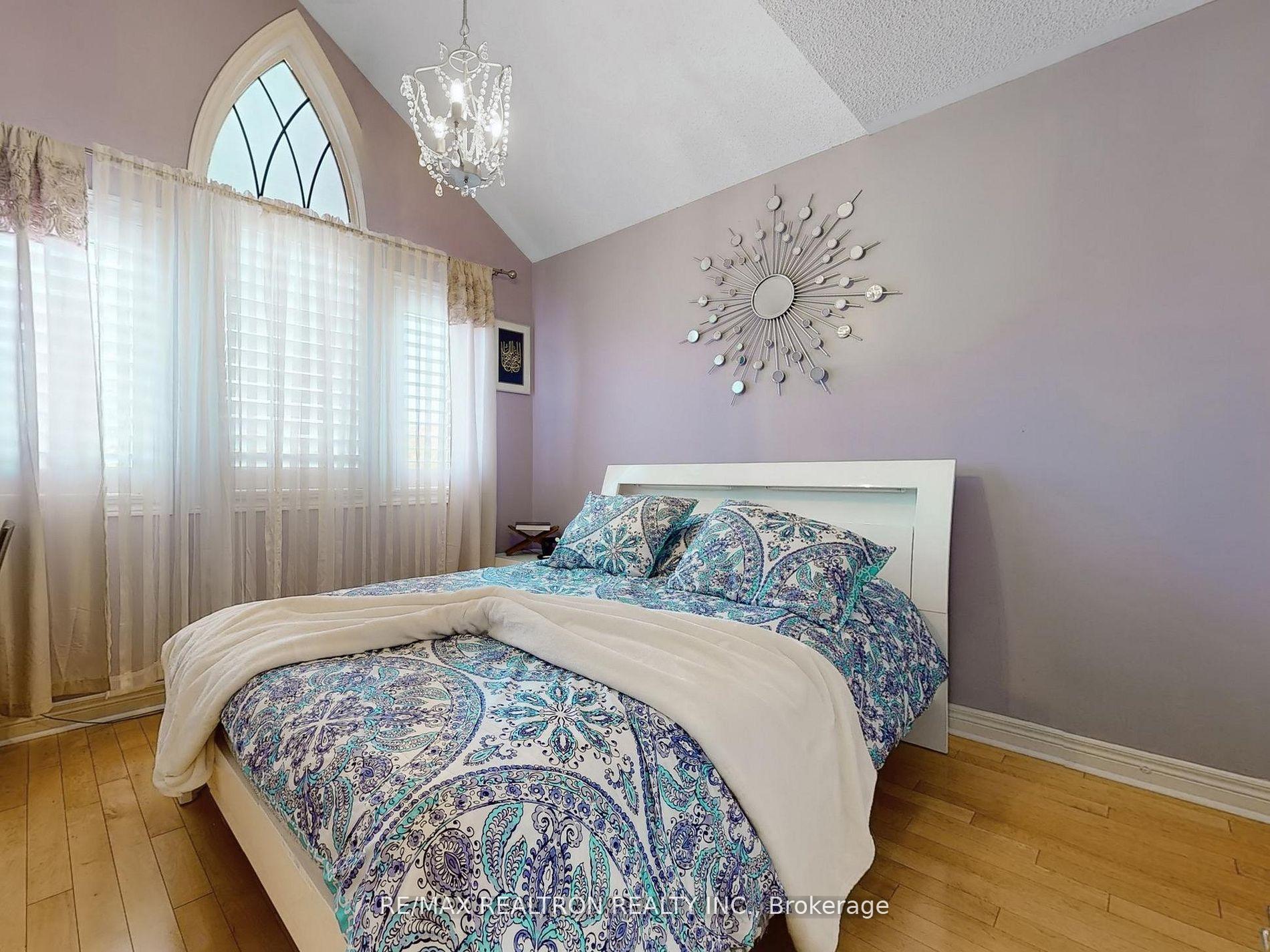 Photo 24 of 21 Watkins Glen Crescent, Aurora, Bayview Wellington — HOMEH