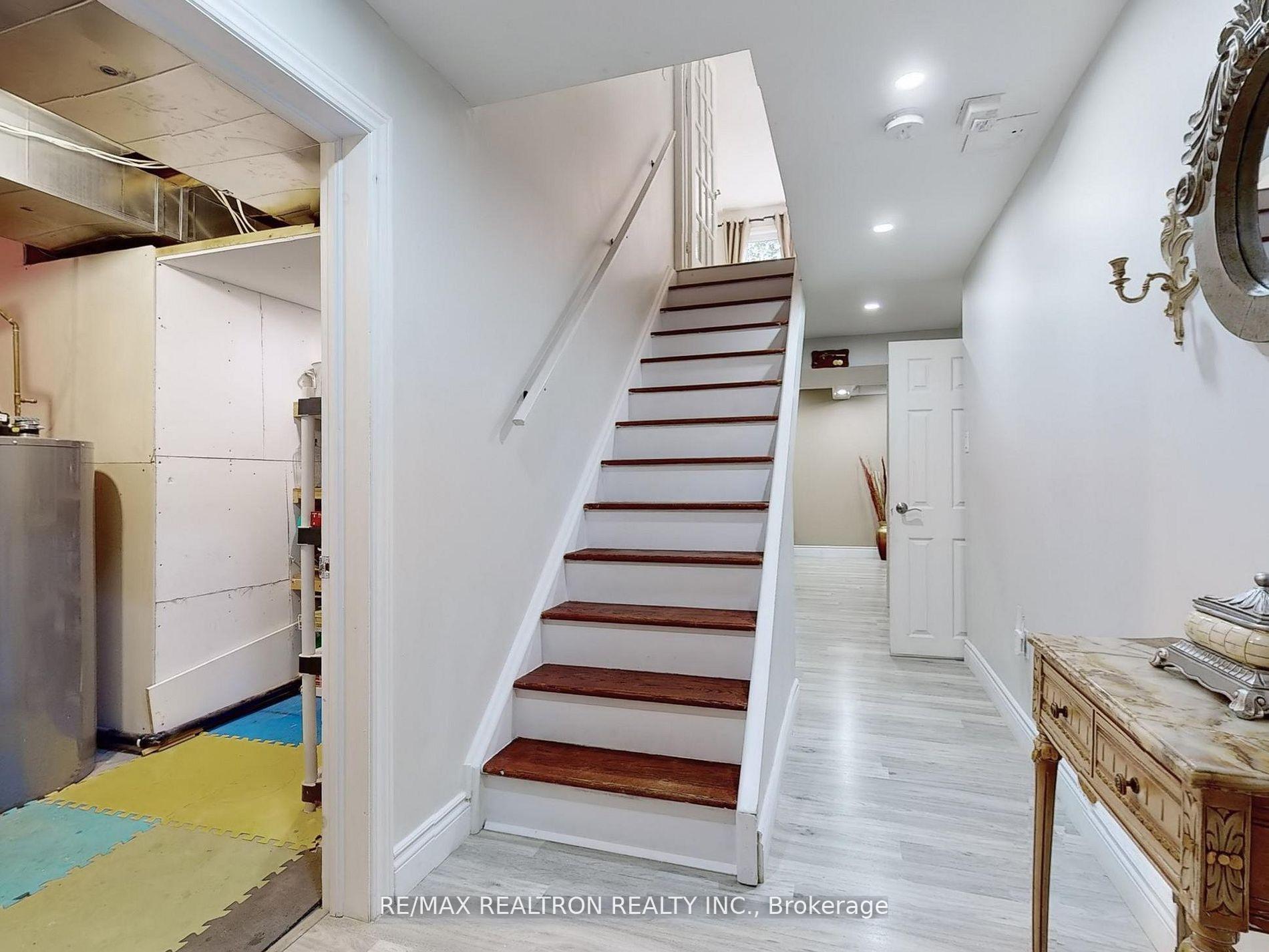 Photo 28 of 21 Watkins Glen Crescent, Aurora, Bayview Wellington — HOMEH