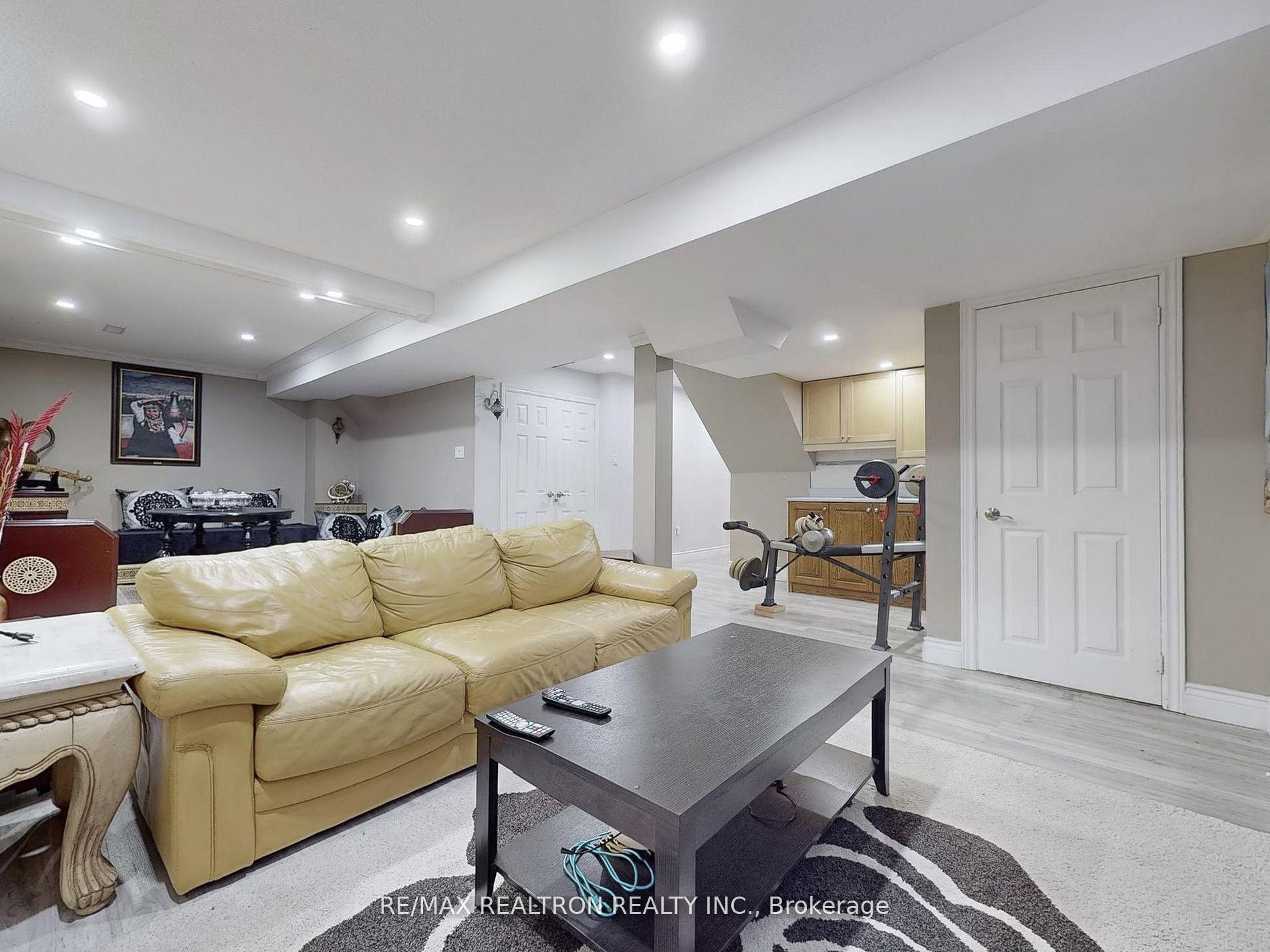 Photo 30 of 21 Watkins Glen Crescent, Aurora, Bayview Wellington — HOMEH