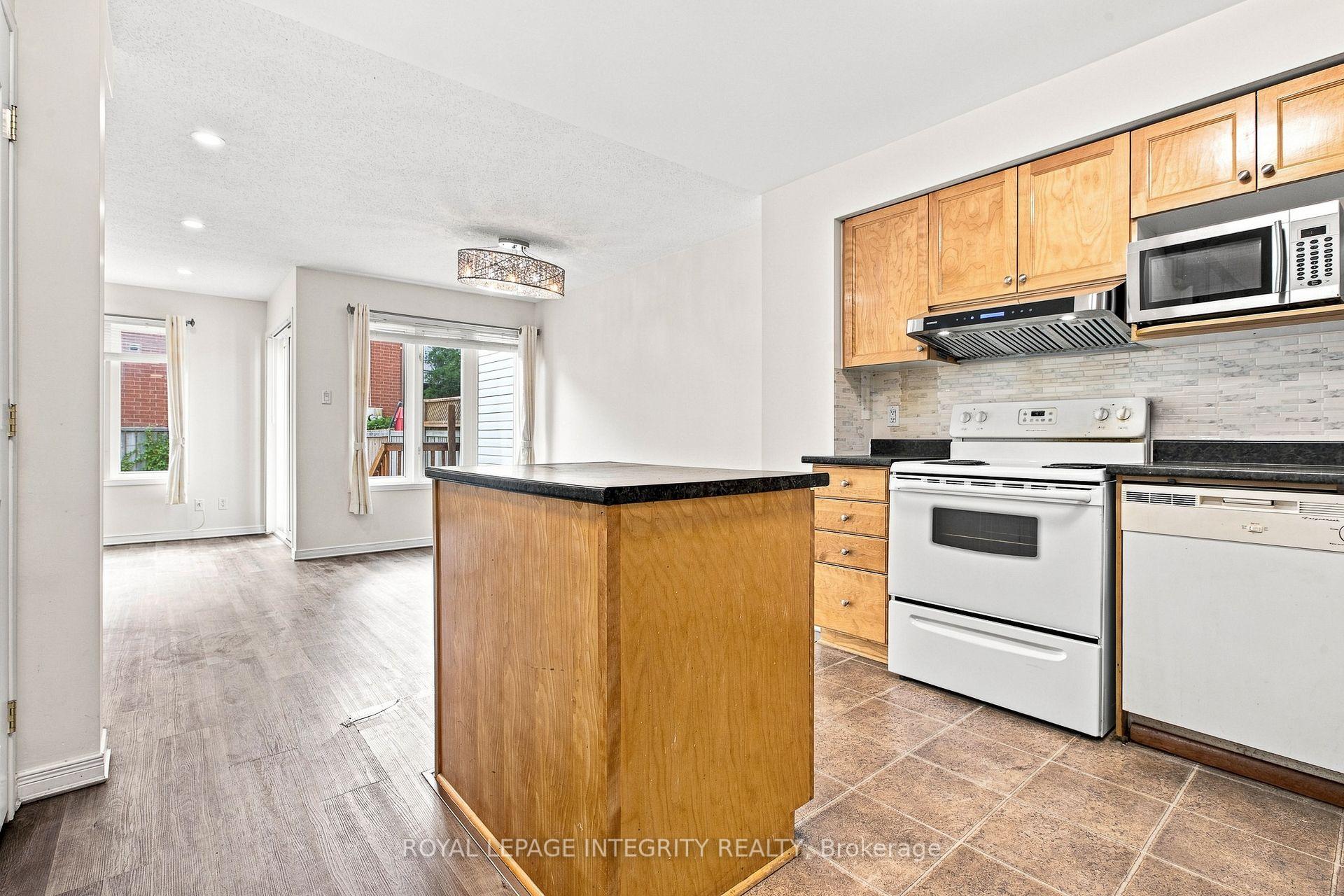 Photo 2 of 6 Crystal Park Crescent, Ottawa, Central Park — HOMEH