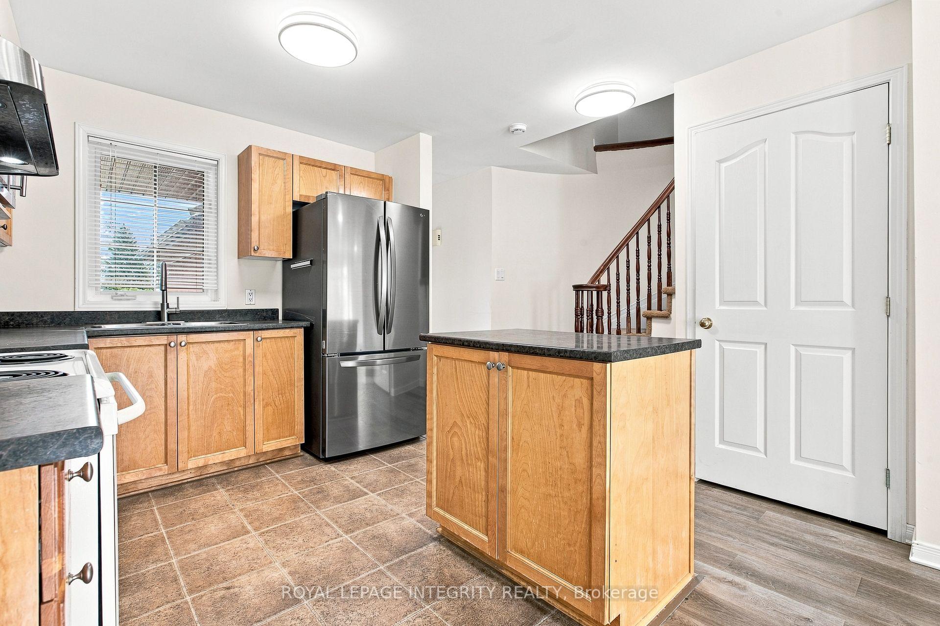Photo 3 of 6 Crystal Park Crescent, Ottawa, Central Park — HOMEH