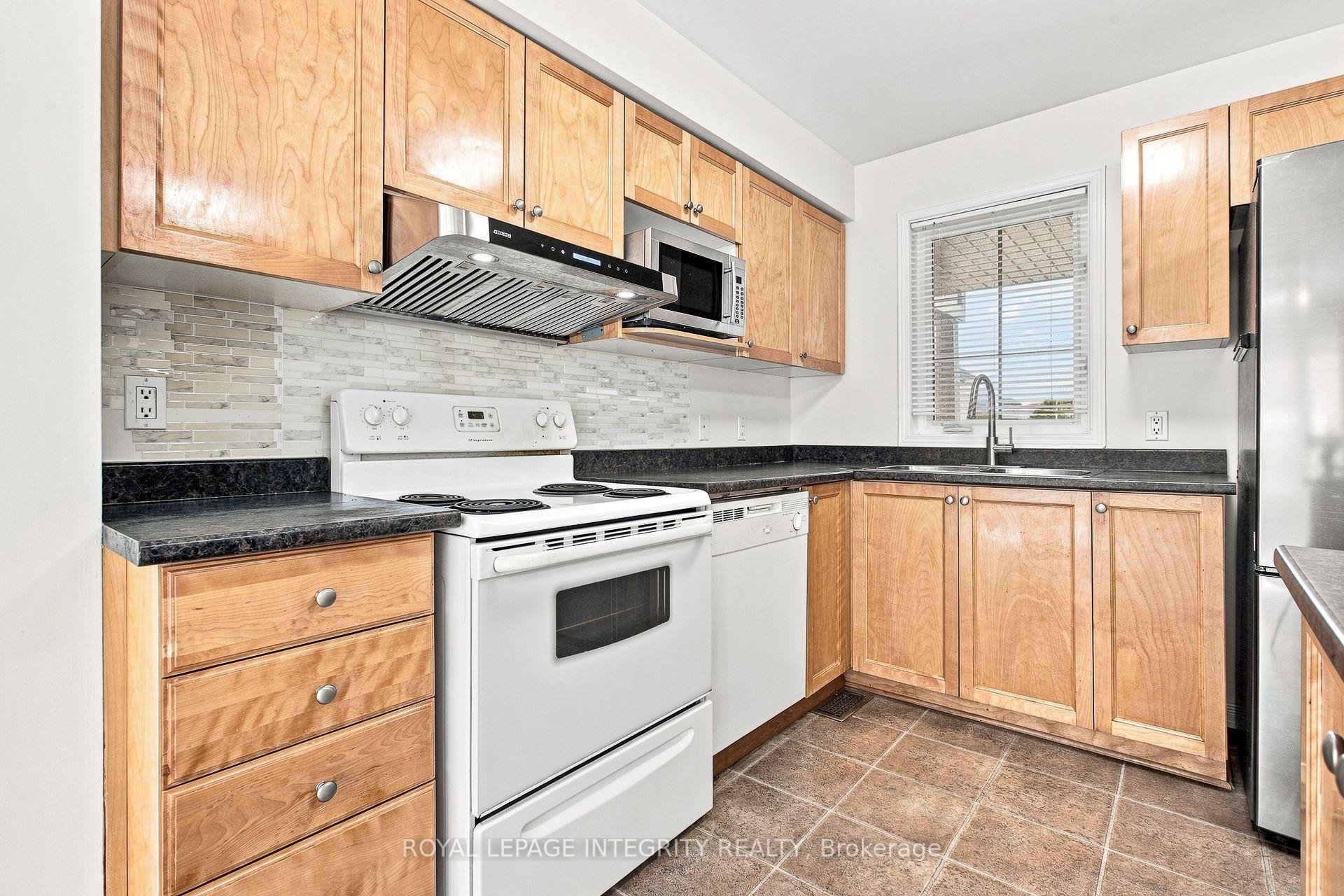 Photo 5 of 6 Crystal Park Crescent, Ottawa, Central Park — HOMEH