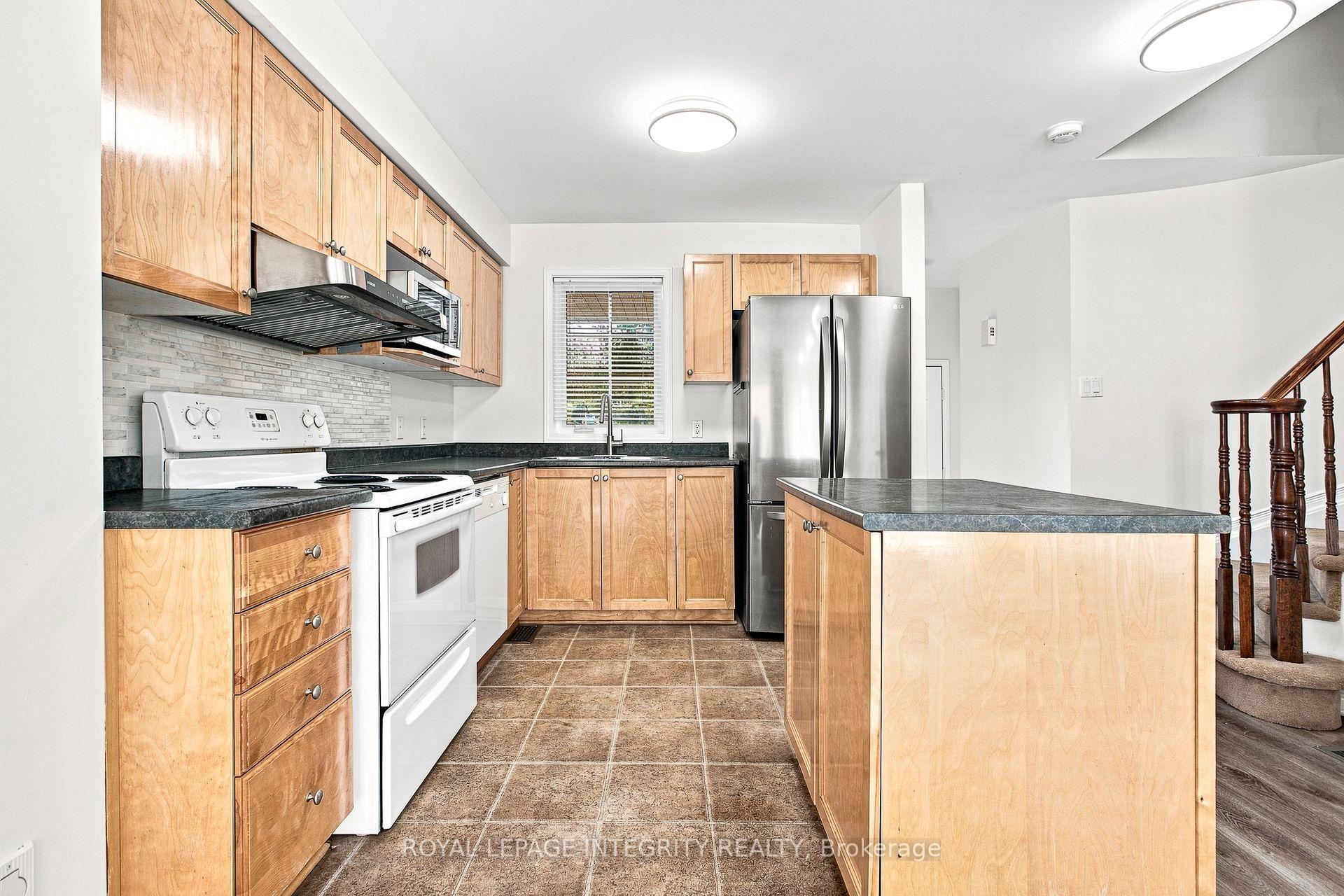 Photo 7 of 6 Crystal Park Crescent, Ottawa, Central Park — HOMEH