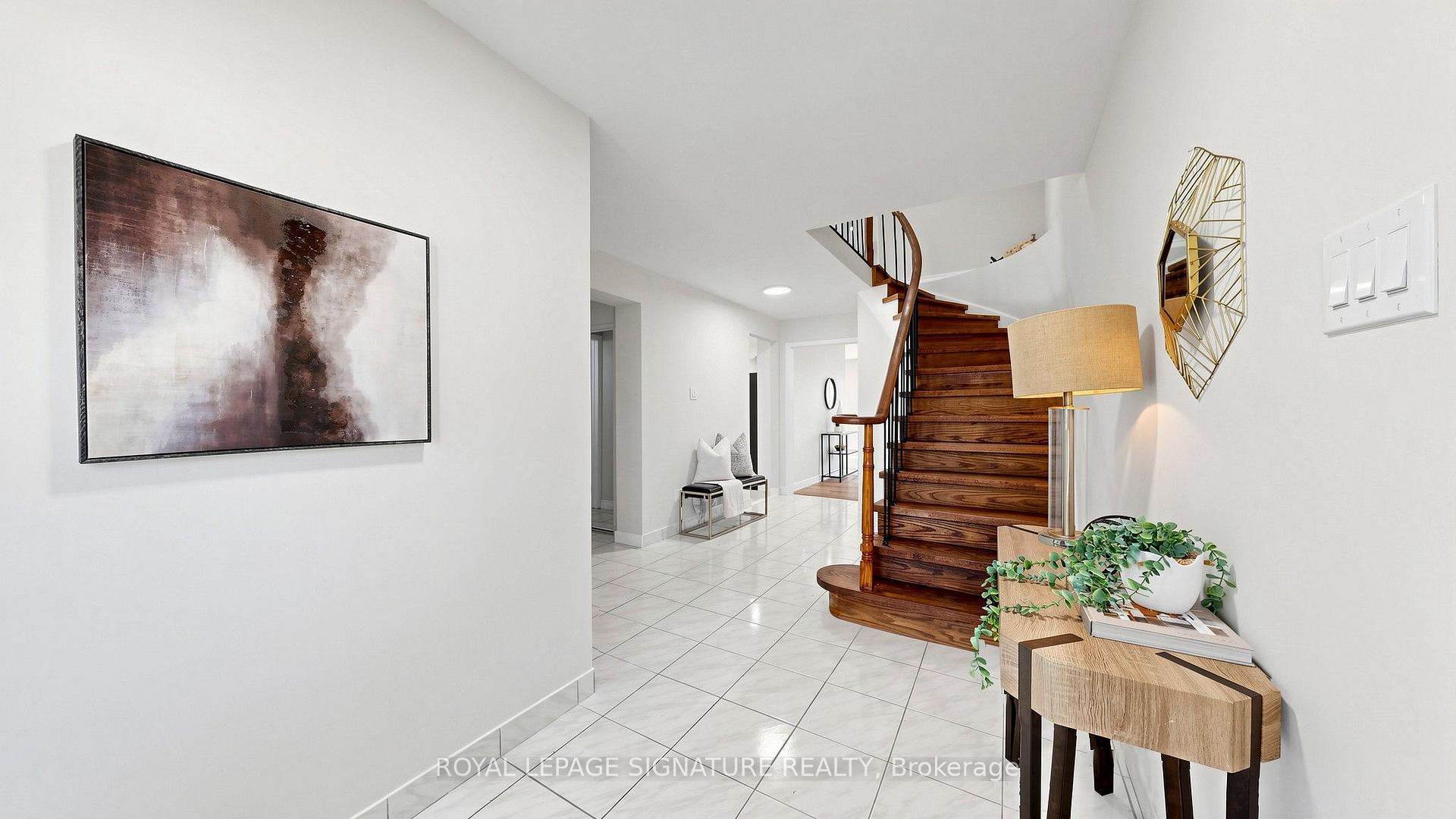 Photo 5 of 784 Galloway Crescent, Mississauga, Creditview — HOMEH