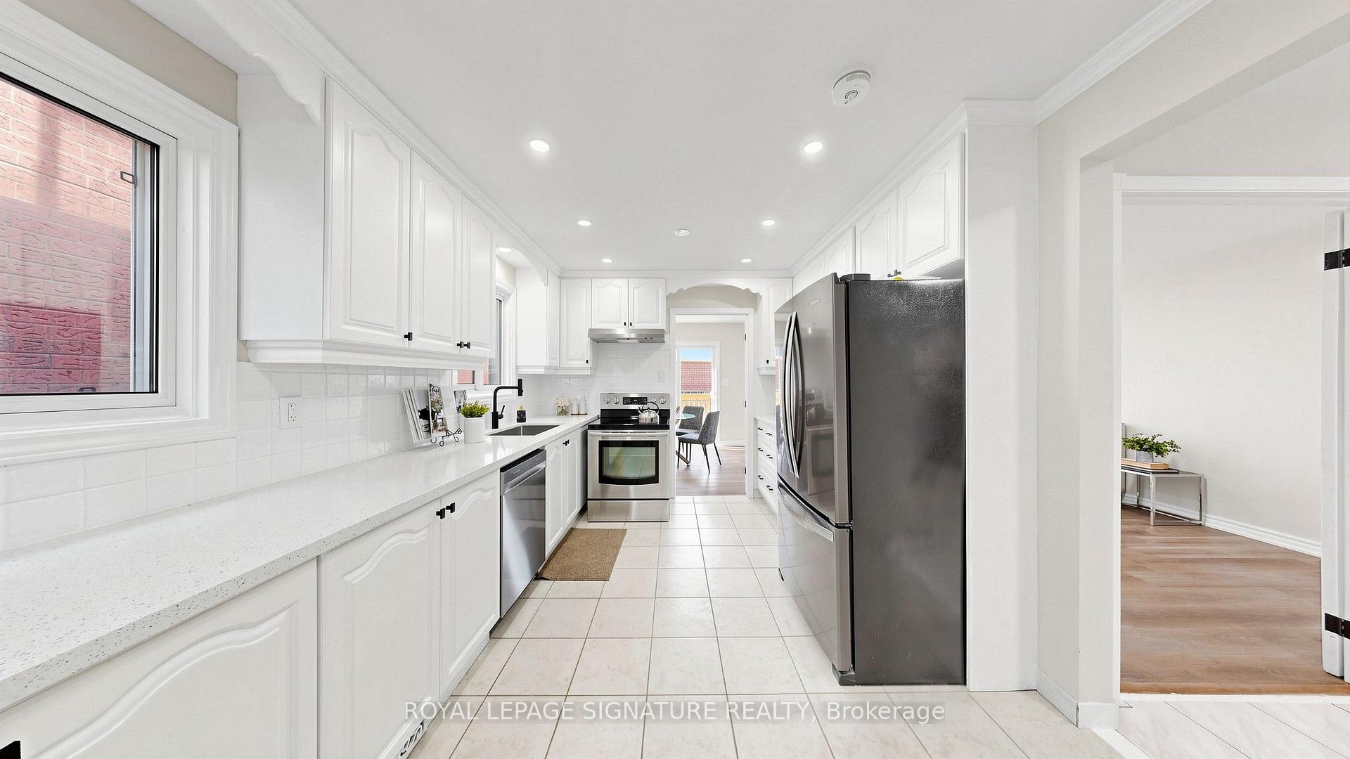 Photo 12 of 784 Galloway Crescent, Mississauga, Creditview — HOMEH