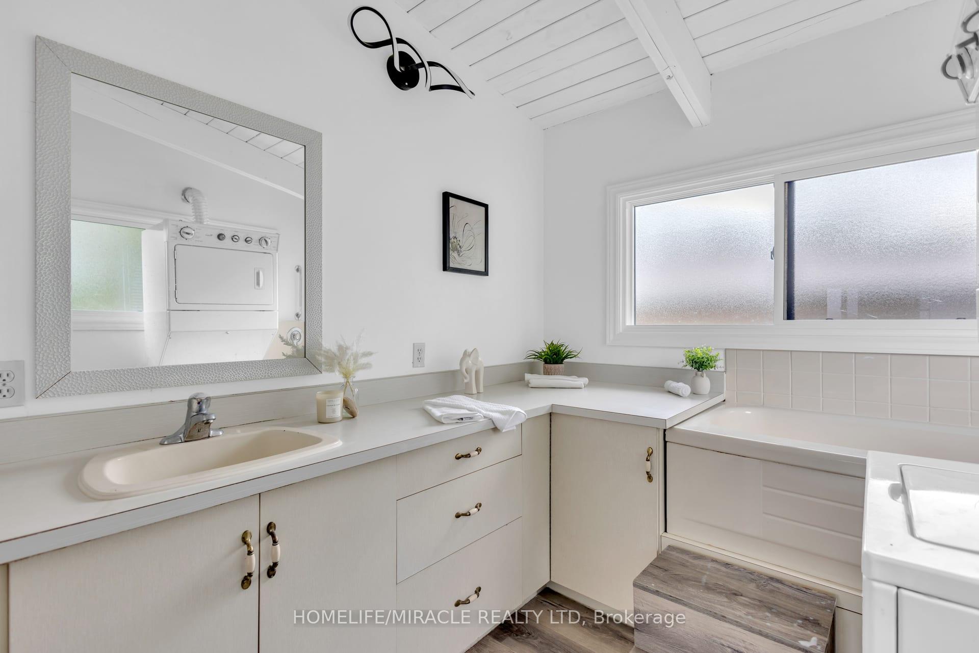 Photo 19 of 72 Massey Avenue, Kitchener, Rockway — HOMEH