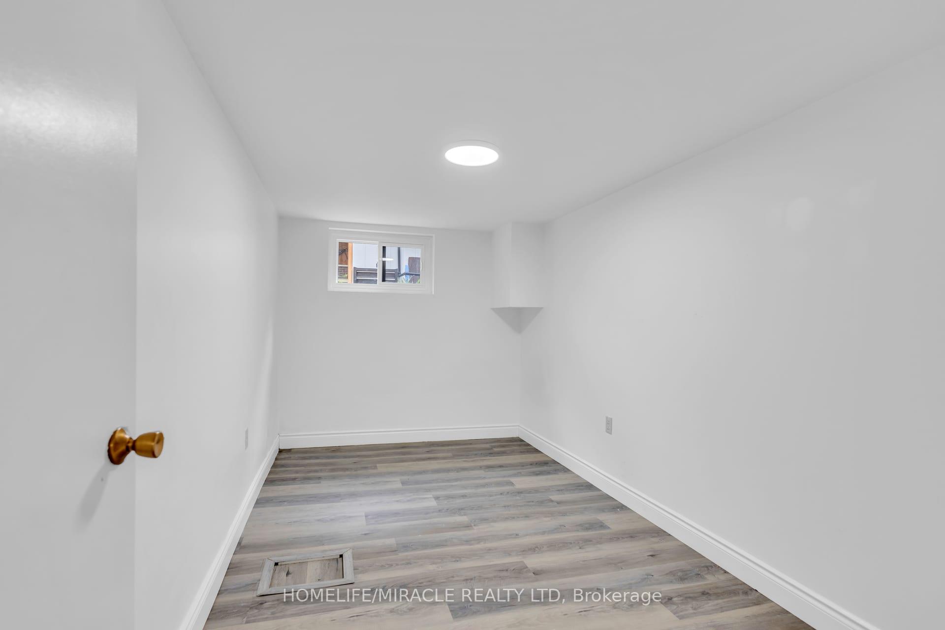 Photo 30 of 72 Massey Avenue, Kitchener, Rockway — HOMEH