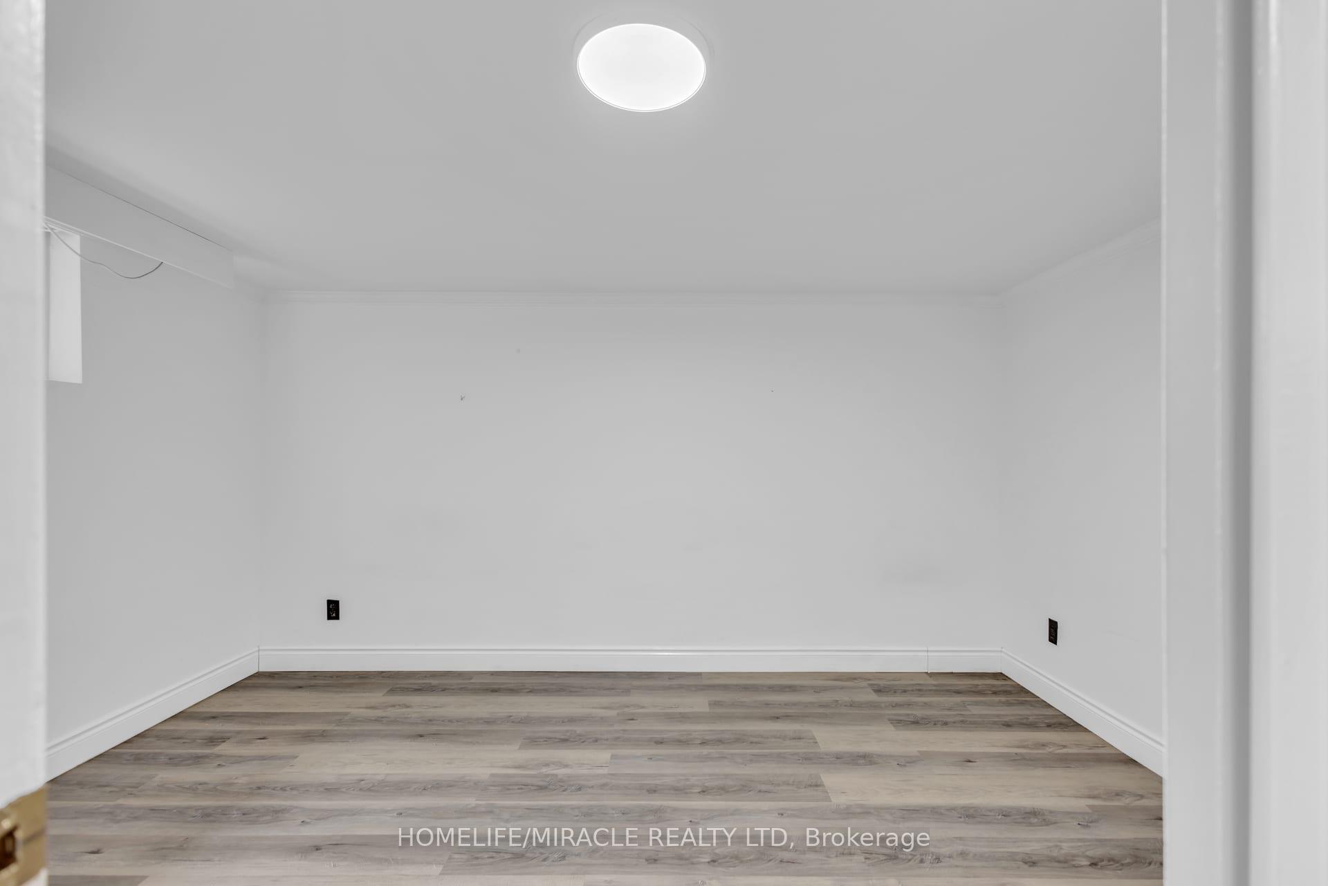 Photo 32 of 72 Massey Avenue, Kitchener, Rockway — HOMEH