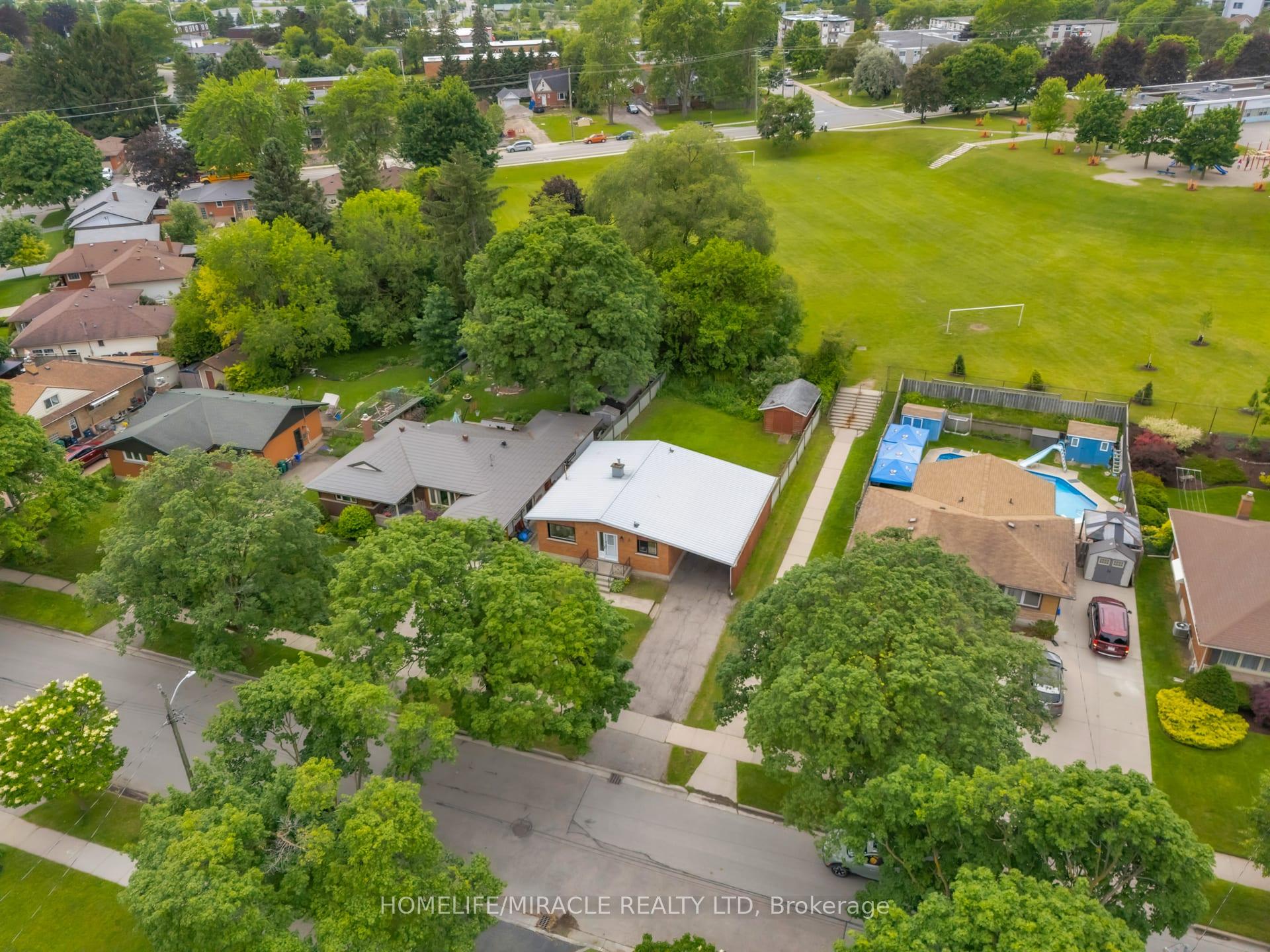Photo 46 of 72 Massey Avenue, Kitchener, Rockway — HOMEH