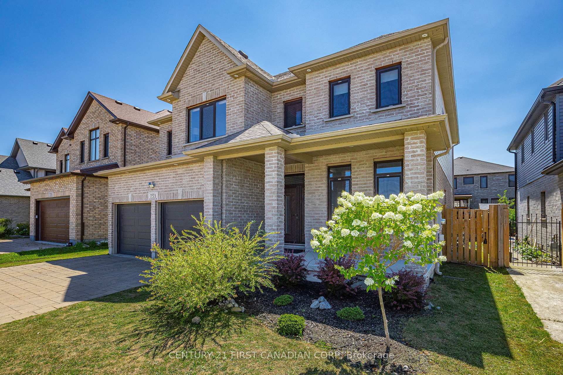 Photo 3 of 753 Superior Drive, London, North B — HOMEH