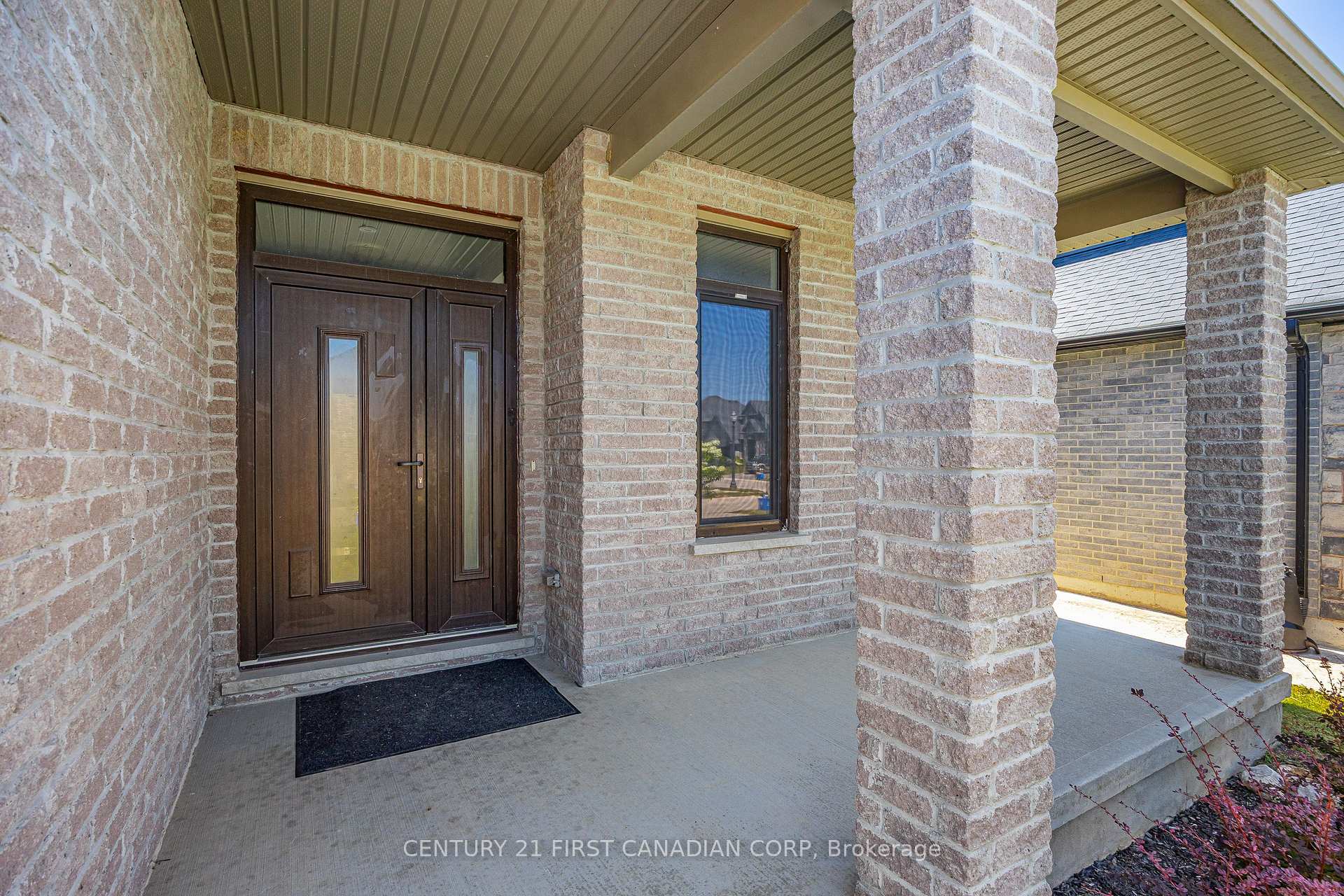 Photo 4 of 753 Superior Drive, London, North B — HOMEH