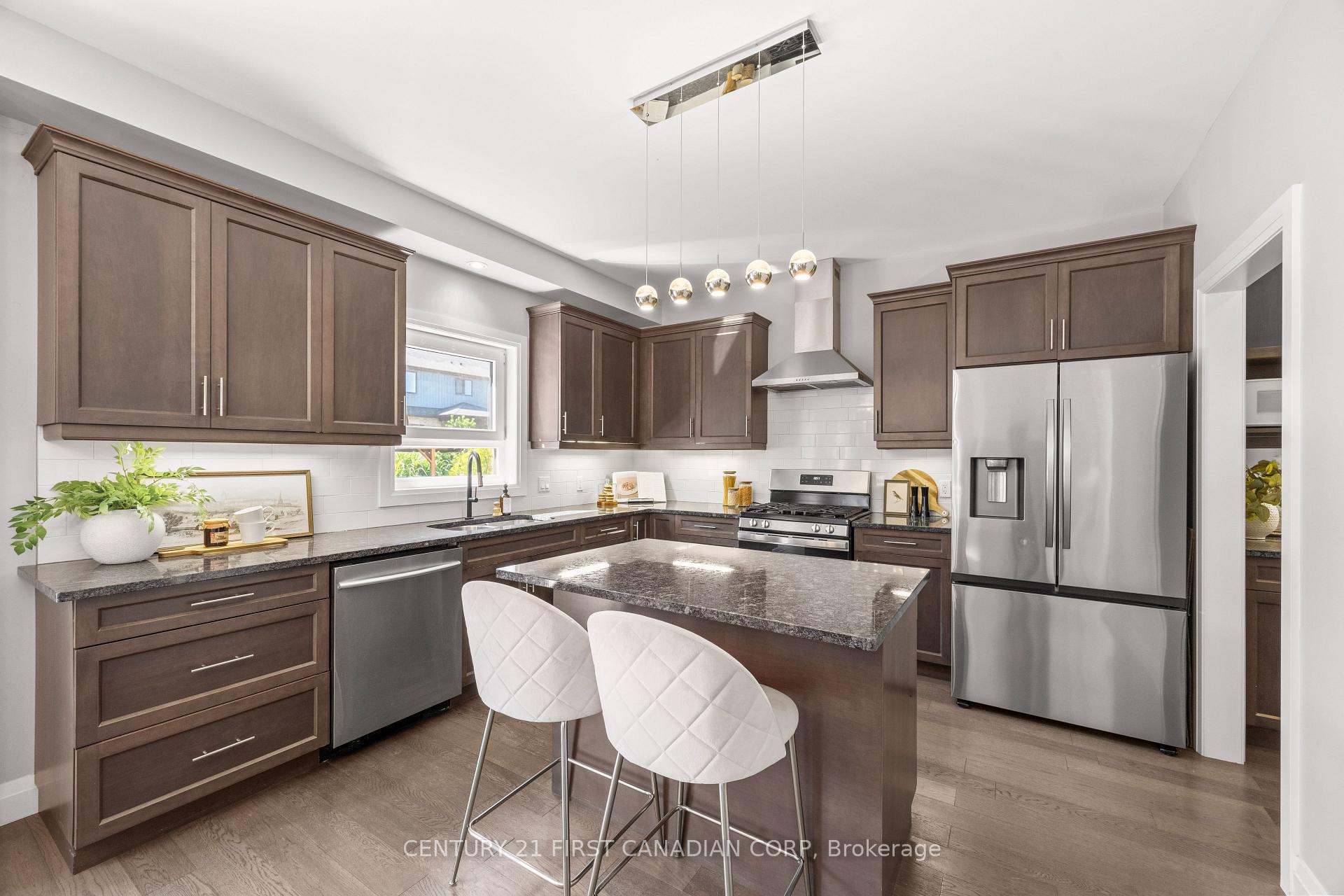 Photo 11 of 753 Superior Drive, London, North B — HOMEH