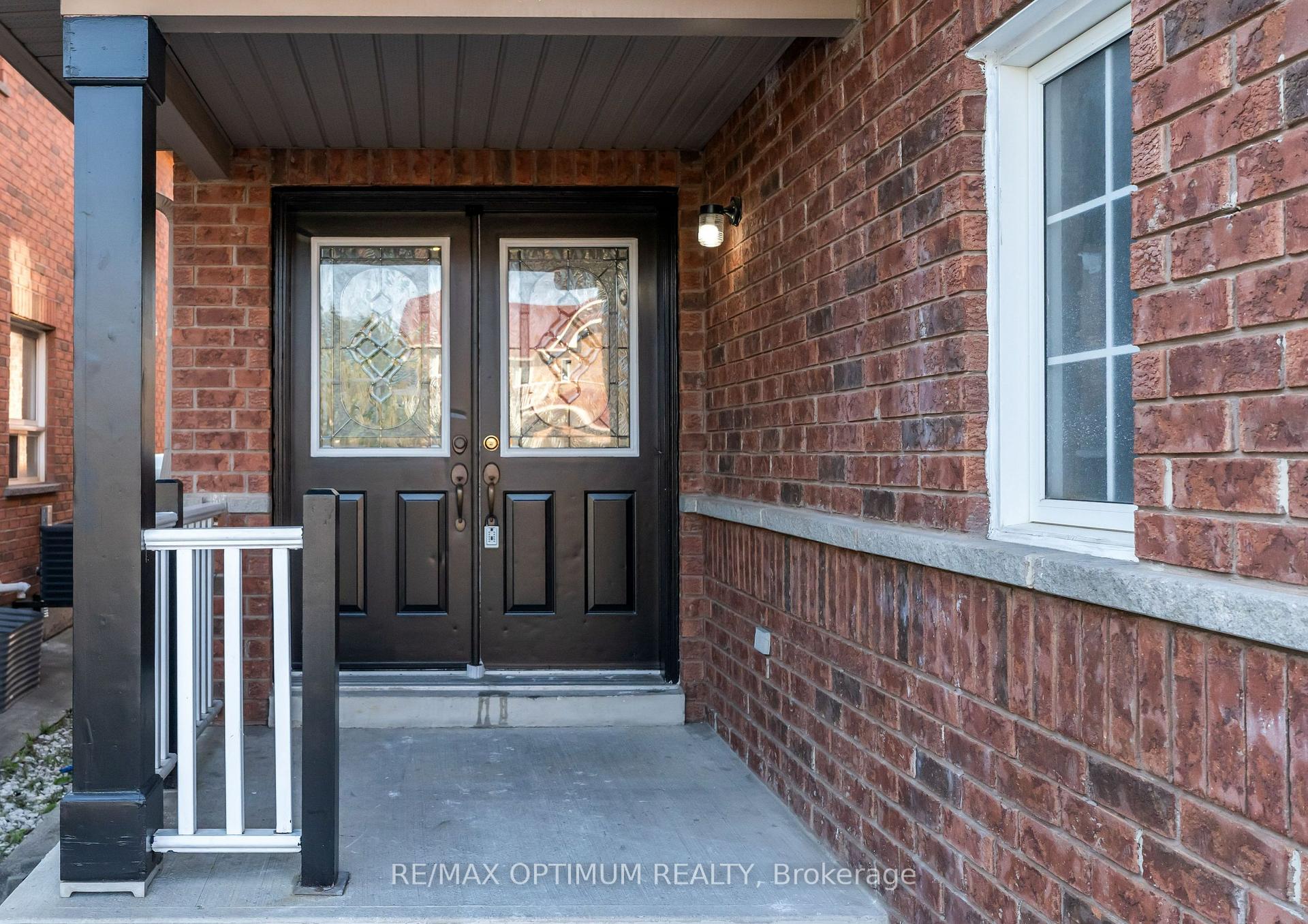 Photo 3 of 26 Vintage Gate, Brampton, Fletcher's Creek South — HOMEH