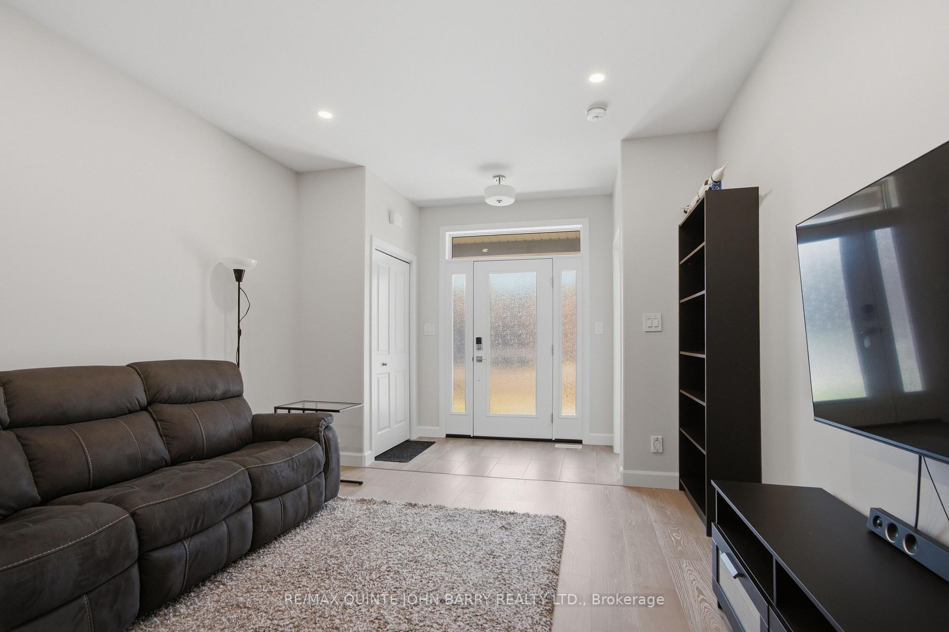 Photo 6 of 55 Athabaska Drive, Belleville, Thurlow Ward — HOMEH