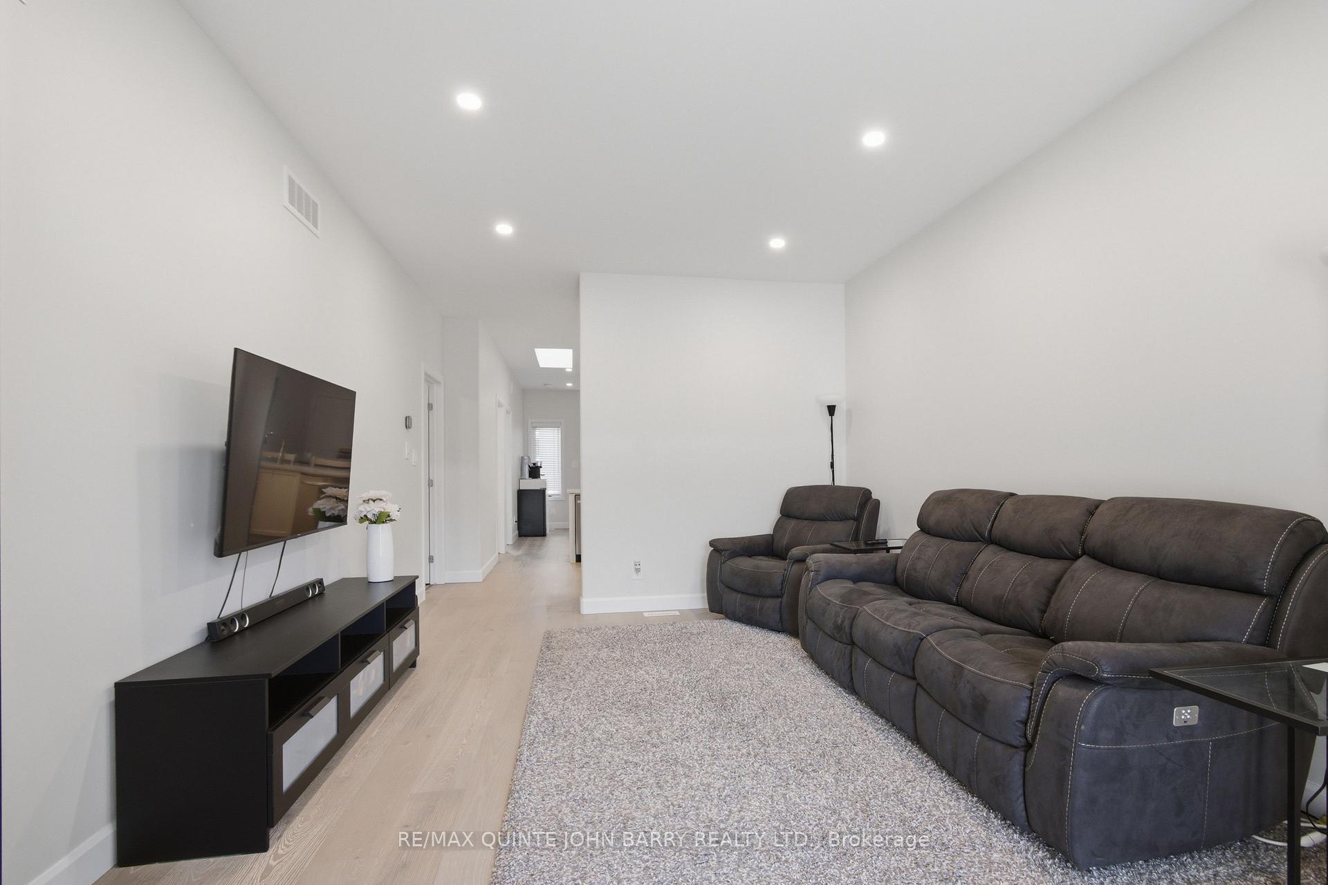 Photo 7 of 55 Athabaska Drive, Belleville, Thurlow Ward — HOMEH