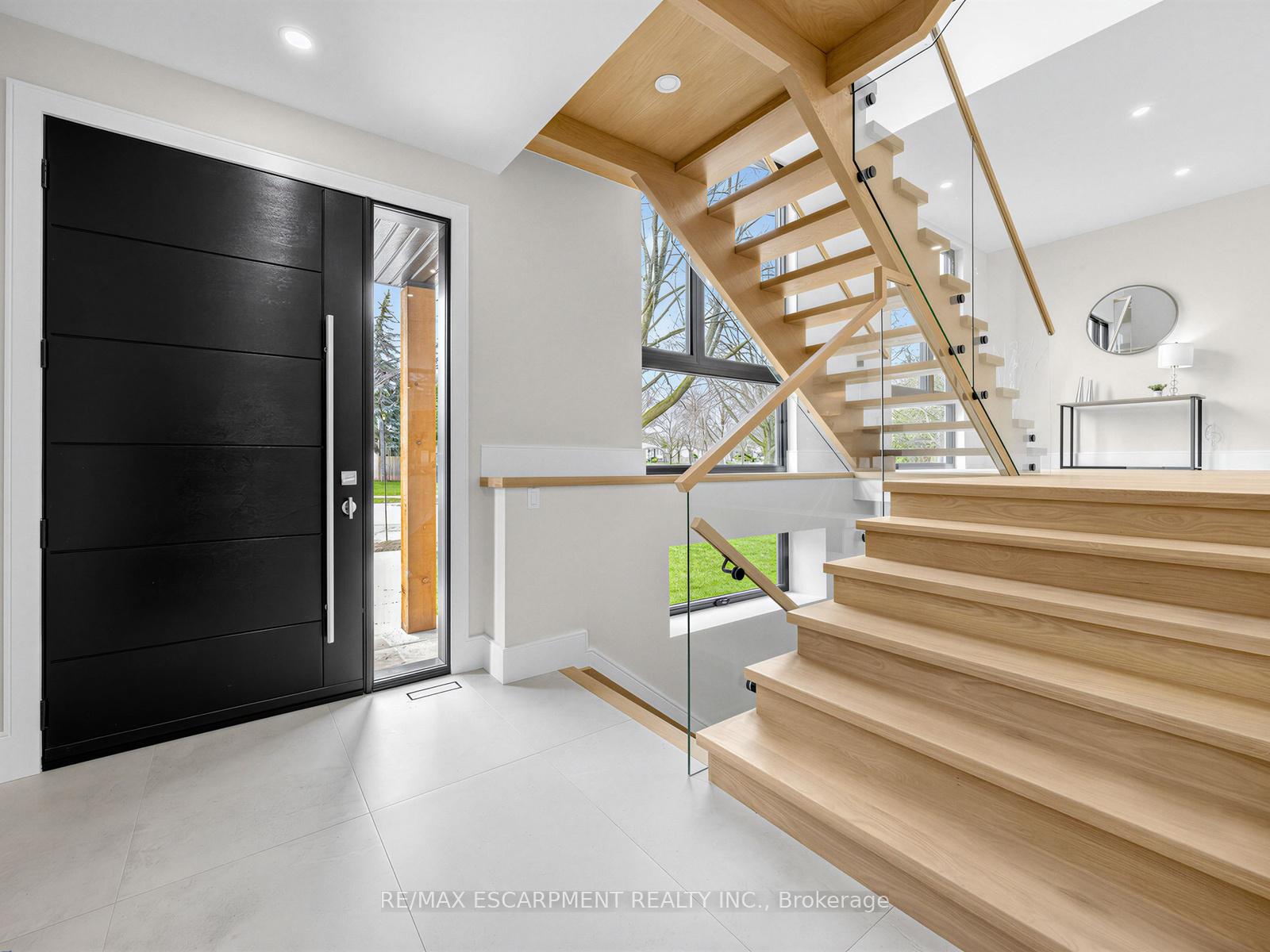 Photo 5 of 2488 Bridge Road, Oakville, West — HOMEH