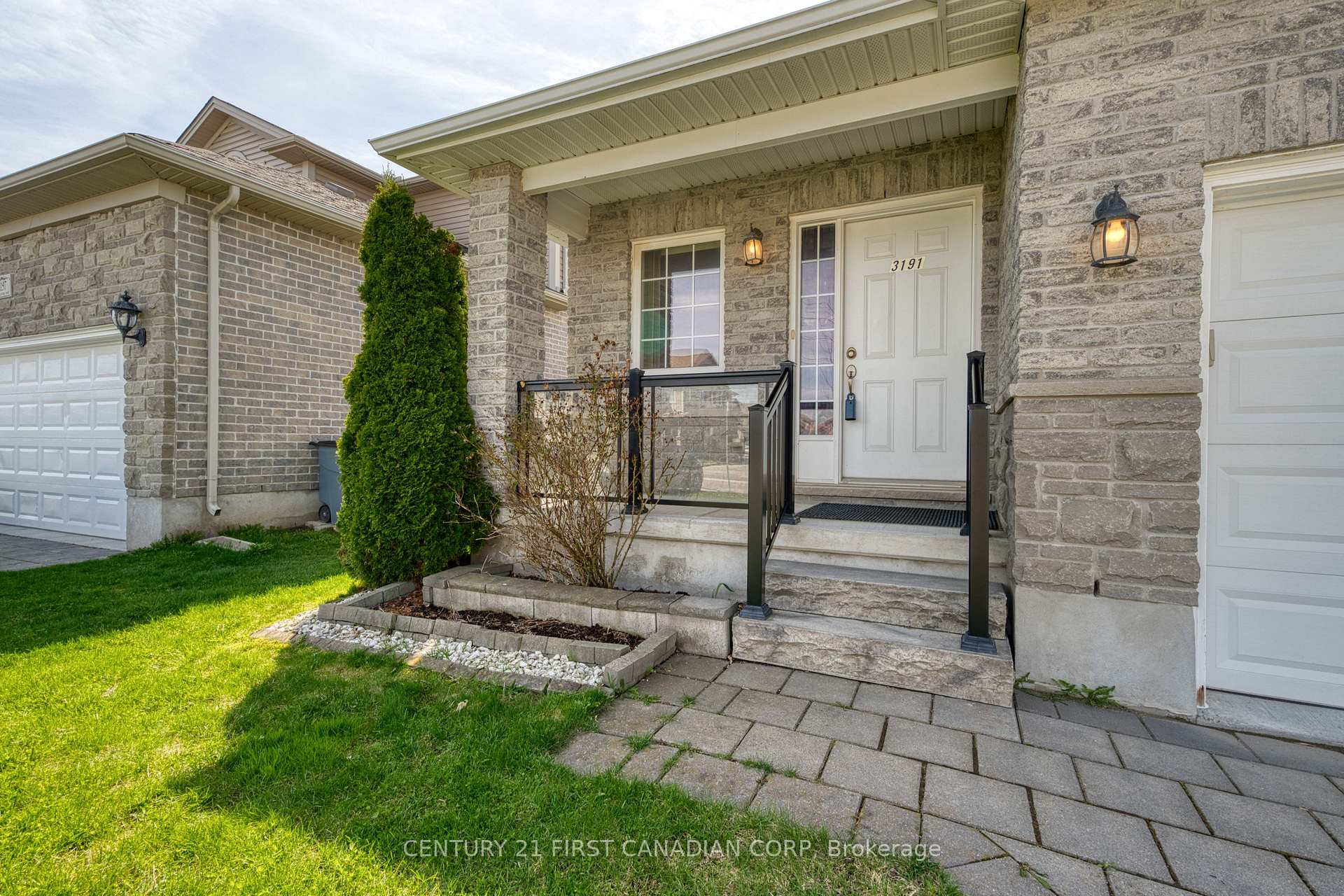 Photo 8 of 3191 Singleton Avenue, London, South W — HOMEH