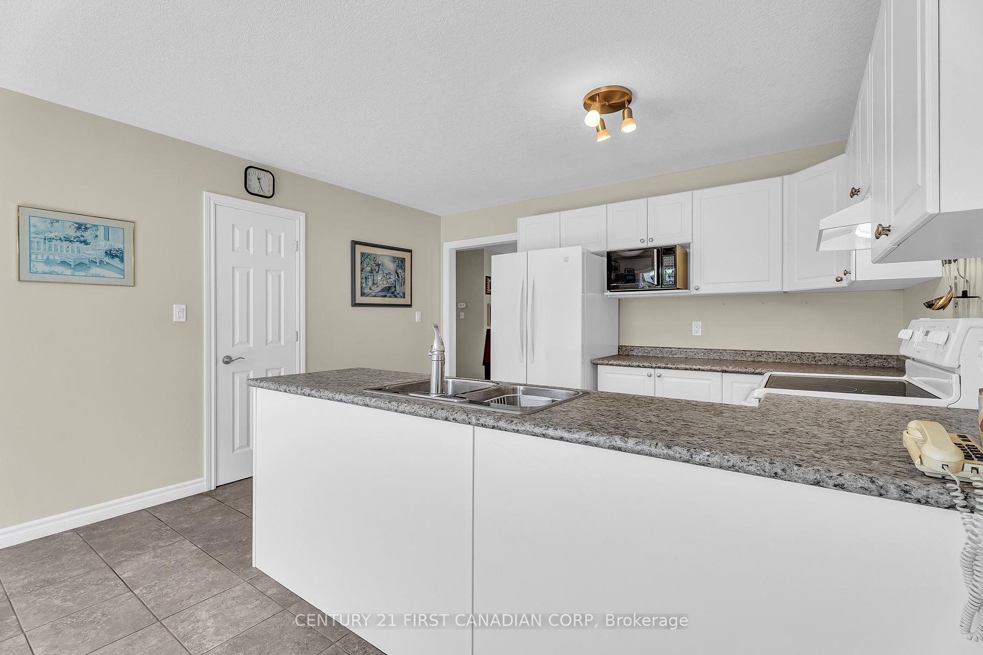 Photo 17 of 3191 Singleton Avenue, London, South W — HOMEH
