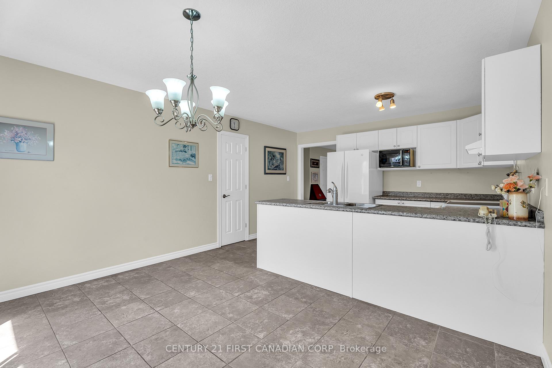 Photo 20 of 3191 Singleton Avenue, London, South W — HOMEH