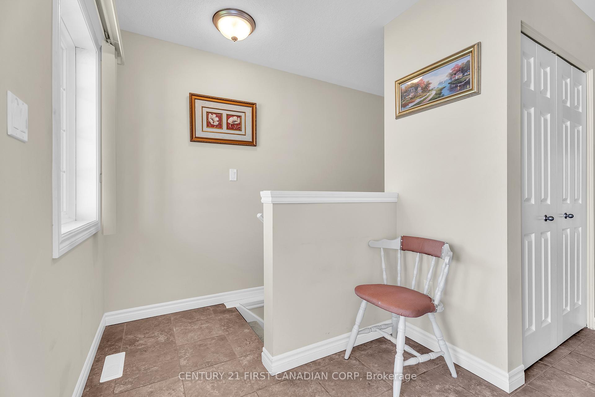 Photo 29 of 3191 Singleton Avenue, London, South W — HOMEH
