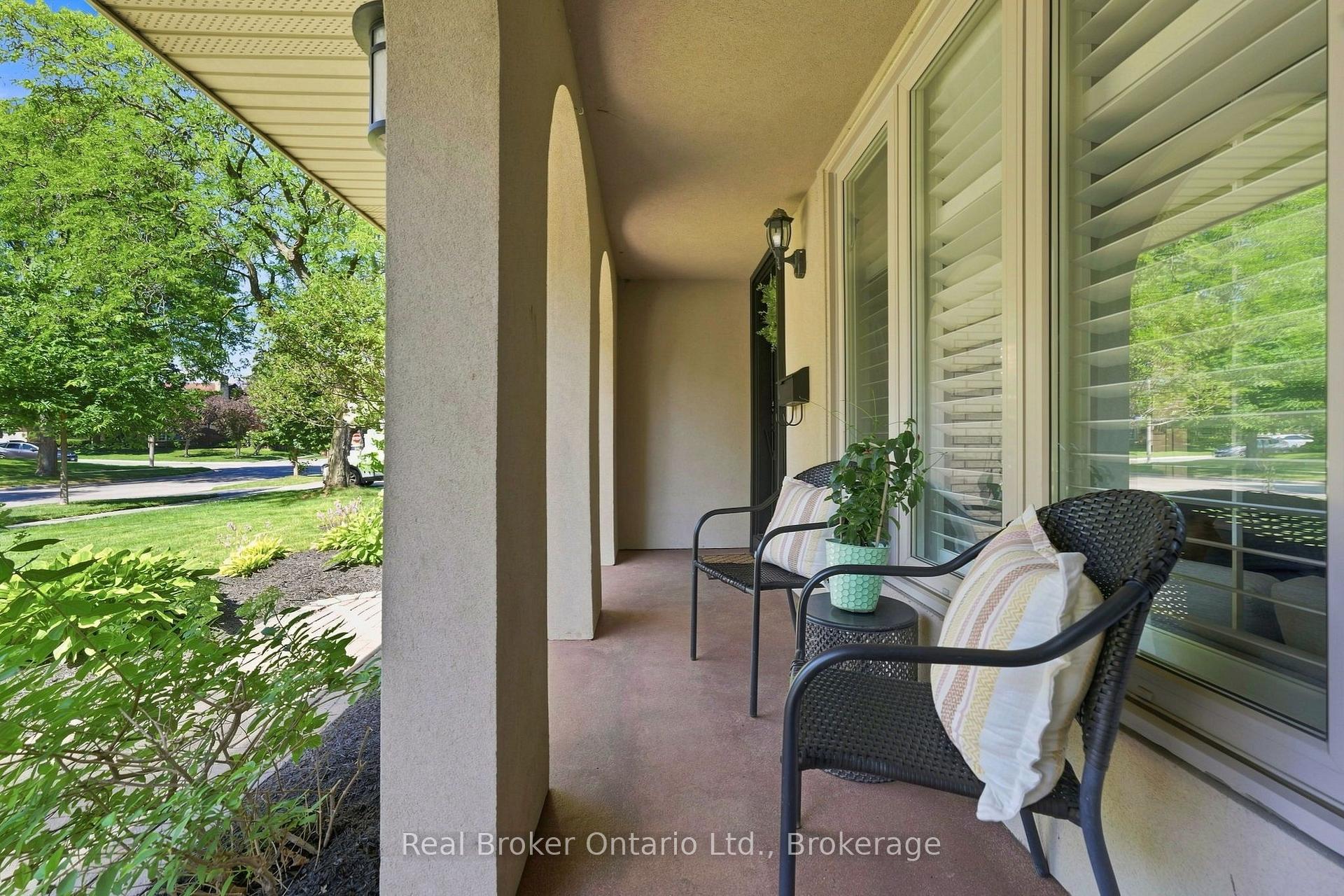 Photo 5 of 2086 Cavendish Drive, Burlington, Brant Hills — HOMEH