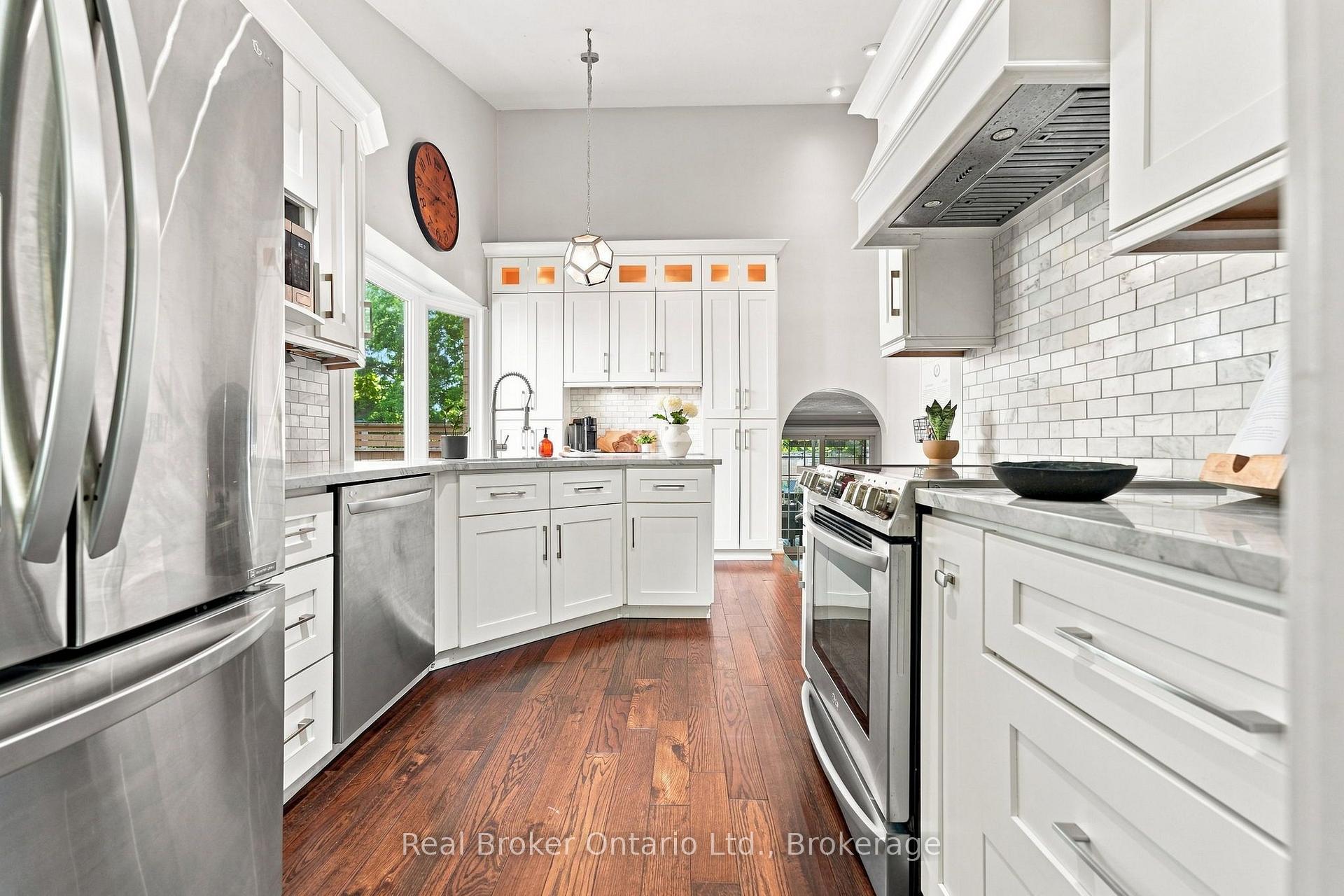 Photo 12 of 2086 Cavendish Drive, Burlington, Brant Hills — HOMEH