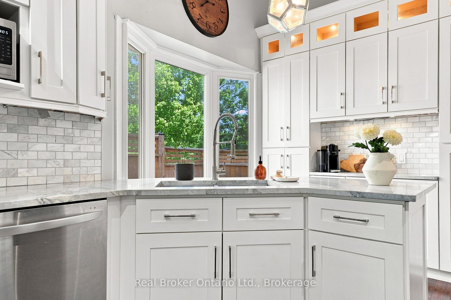 Photo 13 of 2086 Cavendish Drive, Burlington, Brant Hills — HOMEH