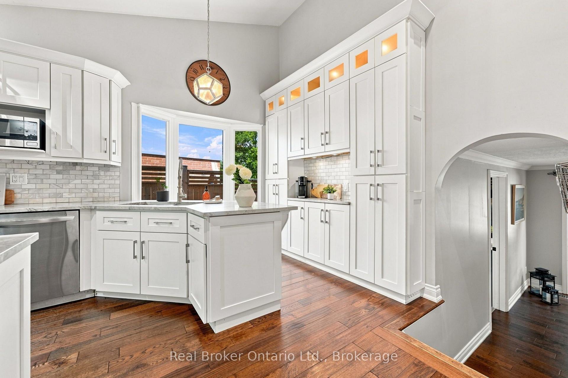 Photo 15 of 2086 Cavendish Drive, Burlington, Brant Hills — HOMEH