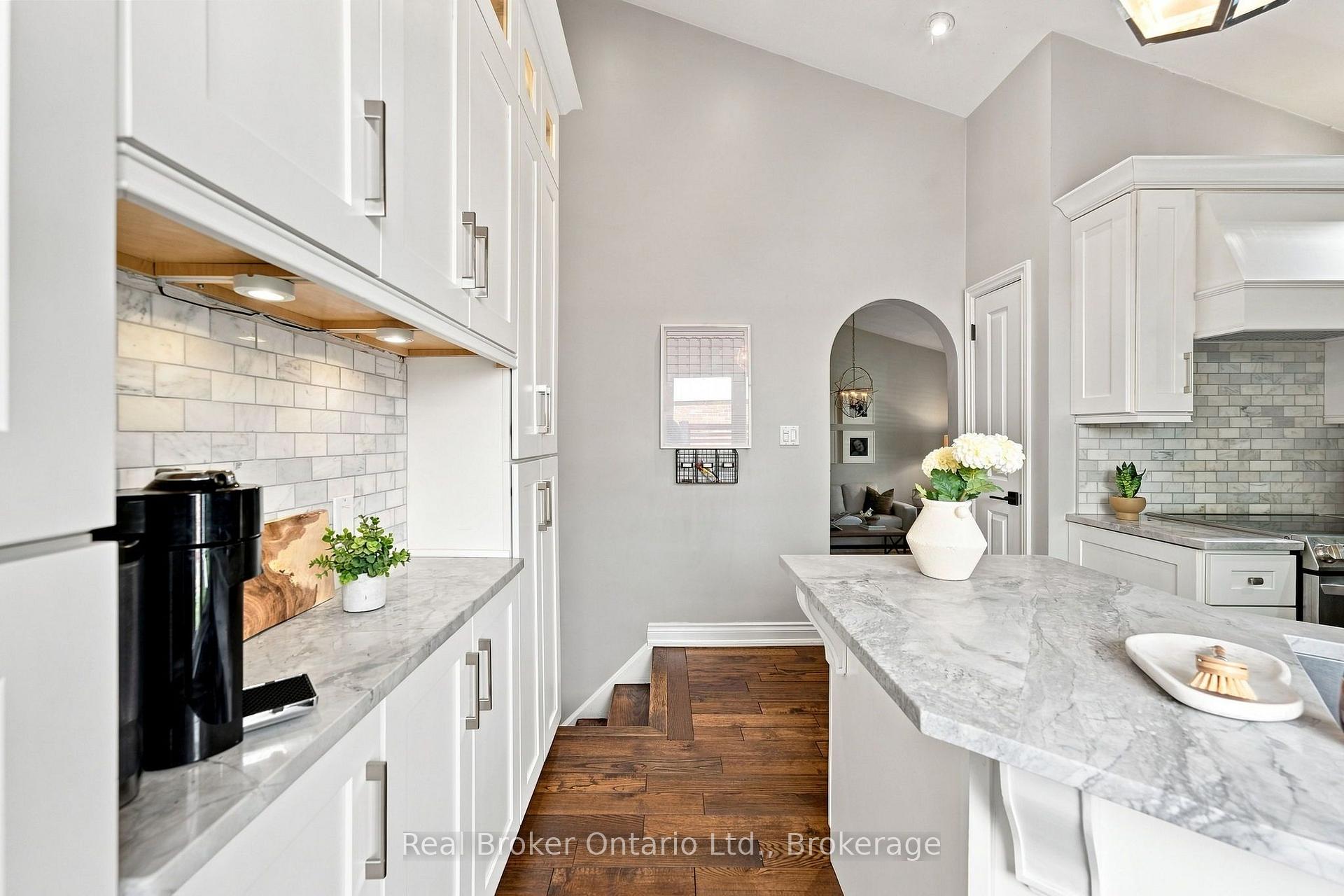 Photo 16 of 2086 Cavendish Drive, Burlington, Brant Hills — HOMEH