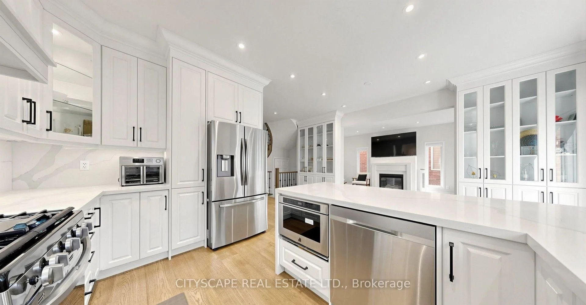 Photo 9 of 769 White Clover Way, Mississauga, East Credit — HOMEH