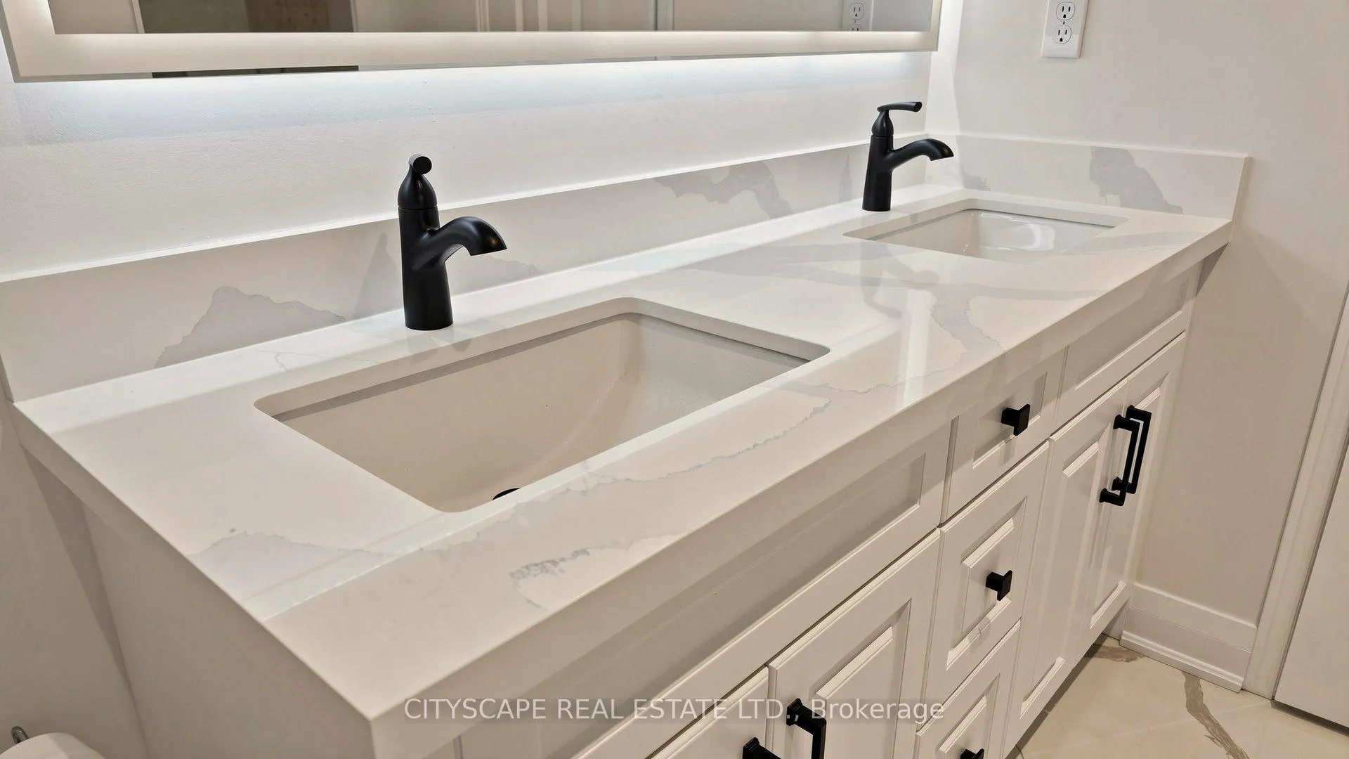 Photo 21 of 769 White Clover Way, Mississauga, East Credit — HOMEH
