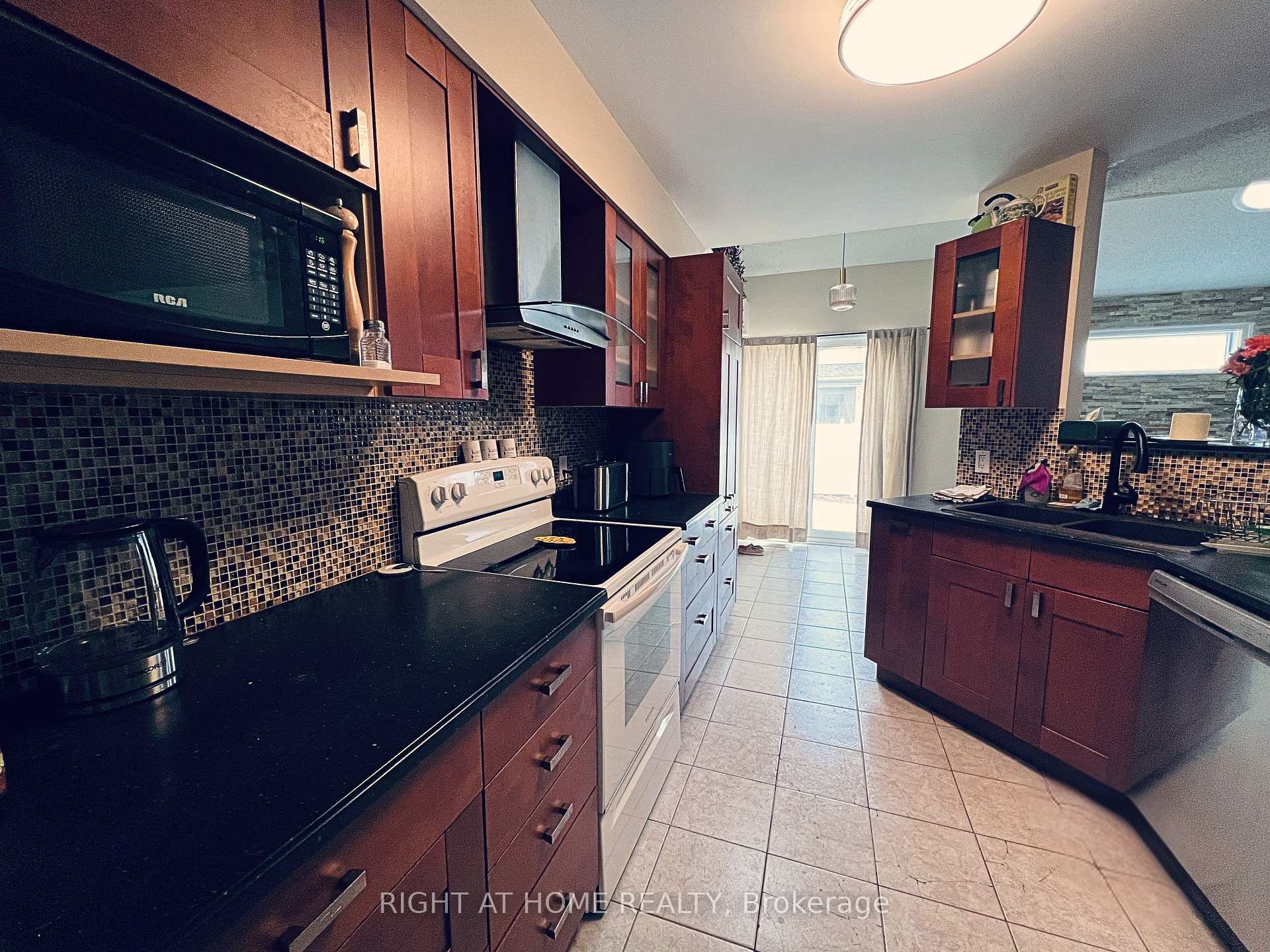 Photo 8 of 1741 Jobin Crescent, Ottawa, Carson Grove — HOMEH