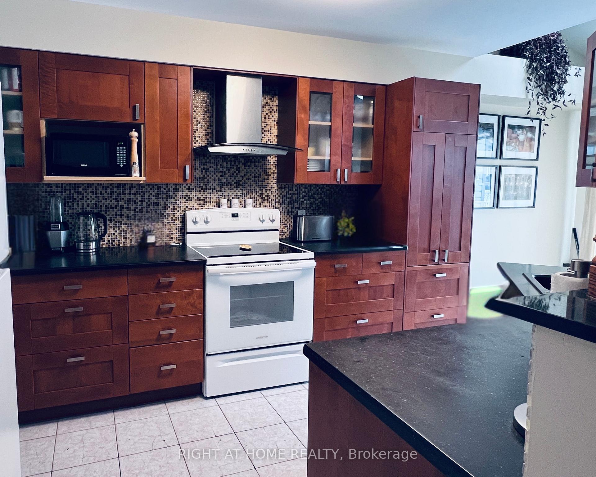 Photo 25 of 1741 Jobin Crescent, Ottawa, Carson Grove — HOMEH