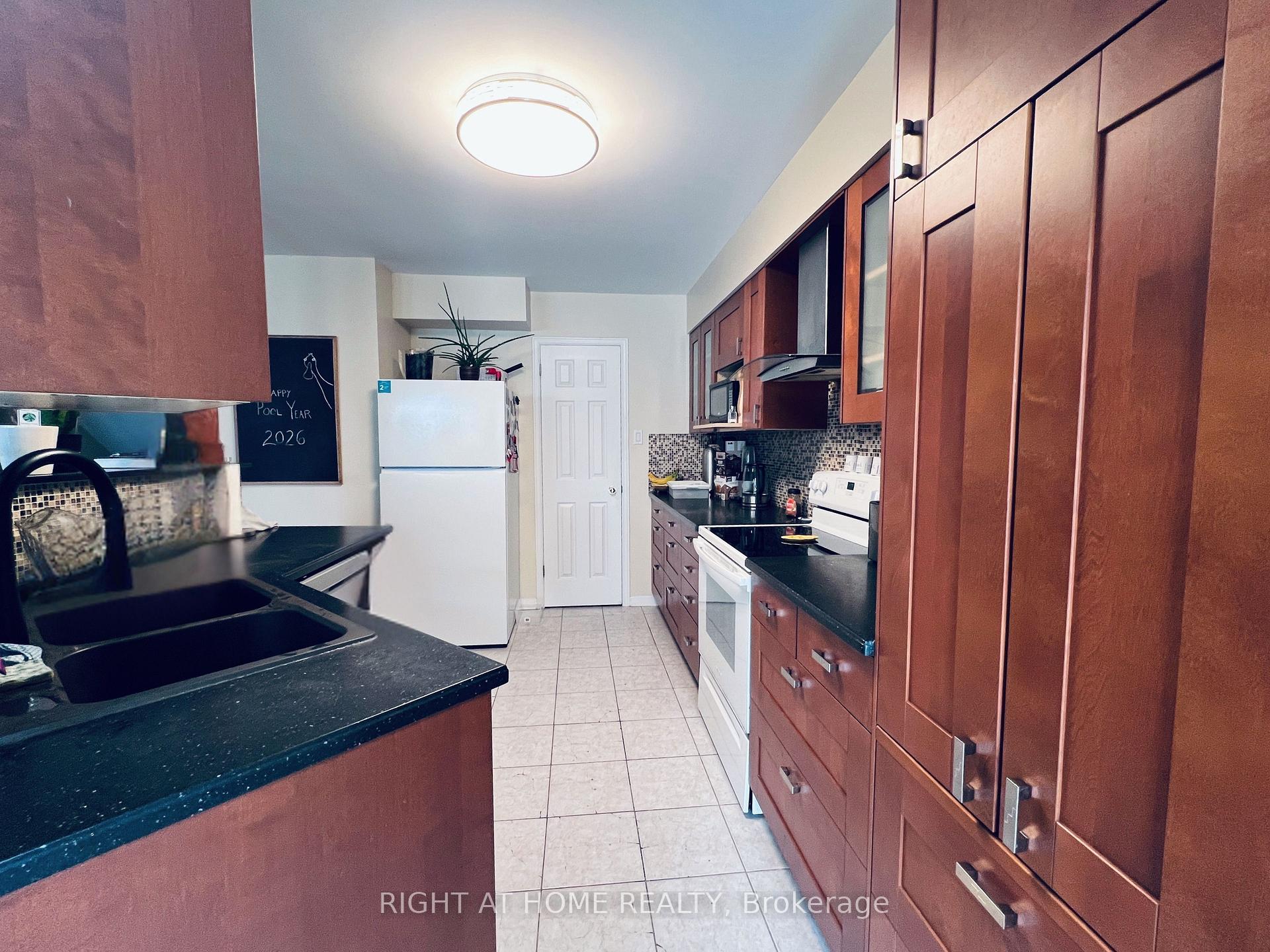 Photo 10 of 1741 Jobin Crescent, Ottawa, Carson Grove — HOMEH